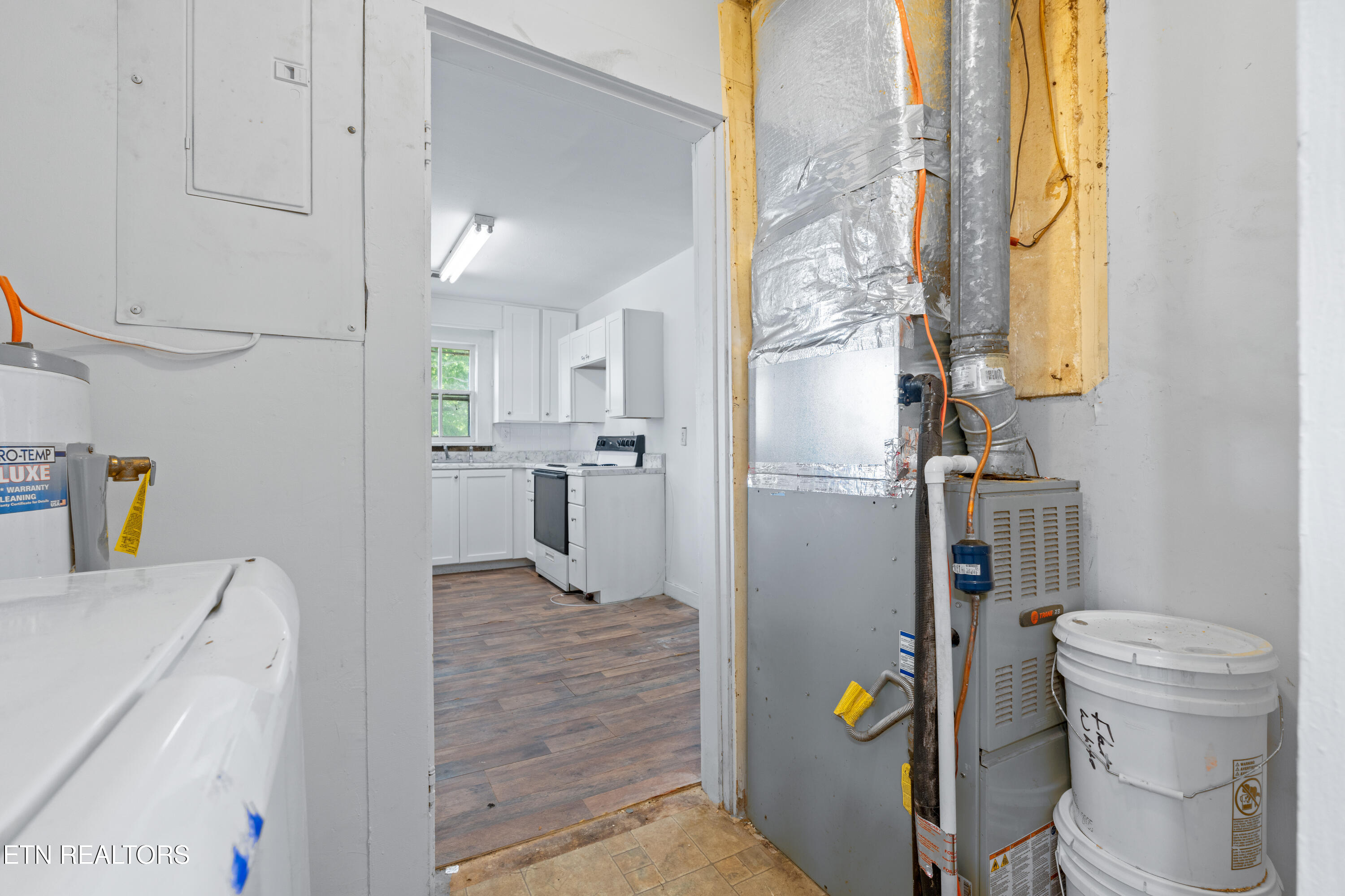 323 Lee Road Clinton TN 37716