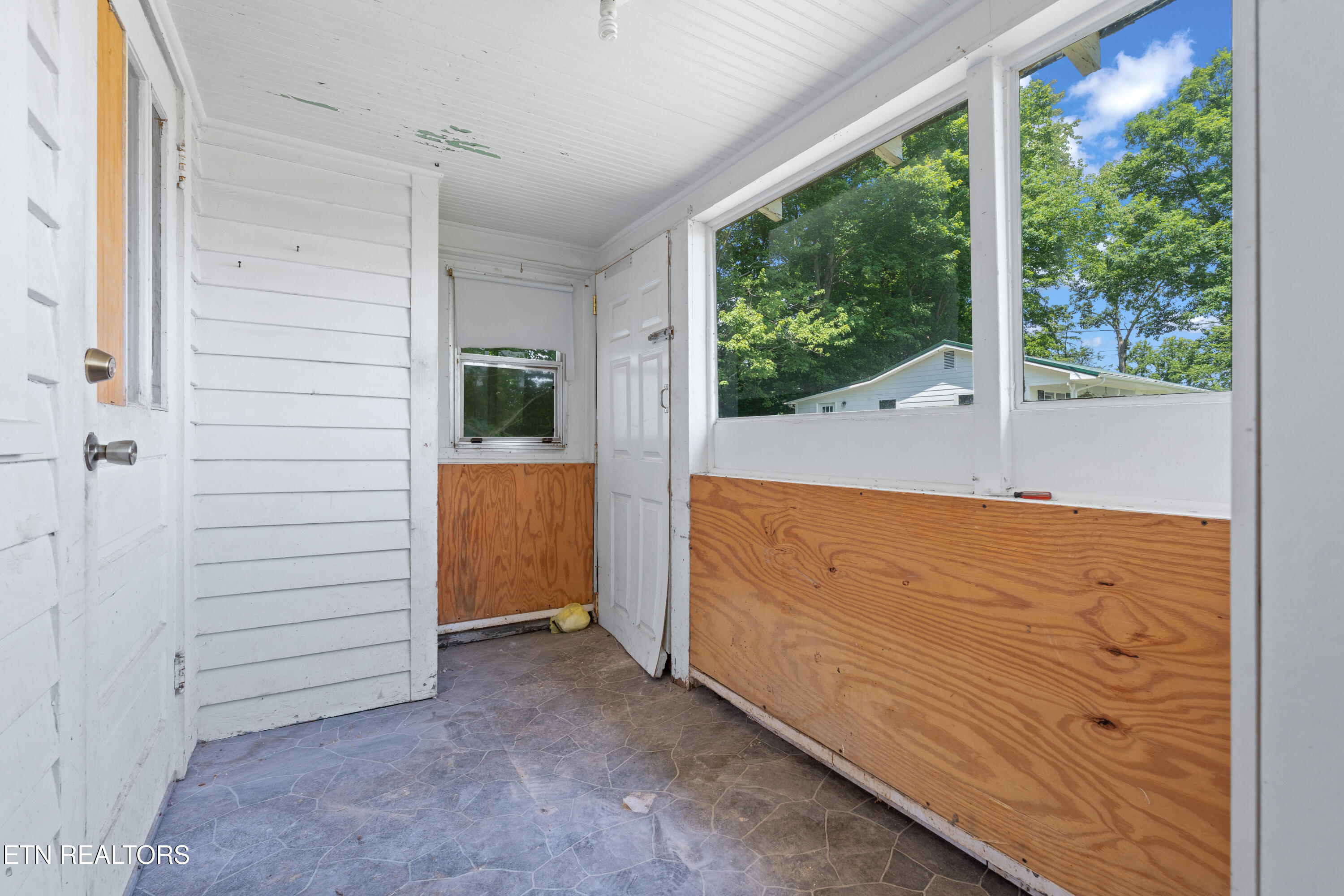 323 Lee Road Clinton TN 37716