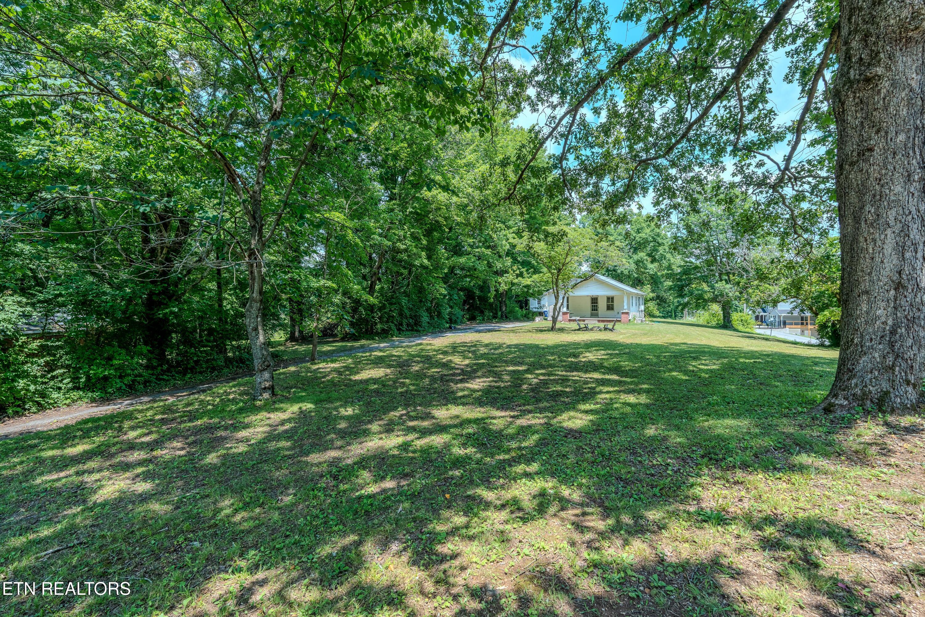 323 Lee Road Clinton TN 37716