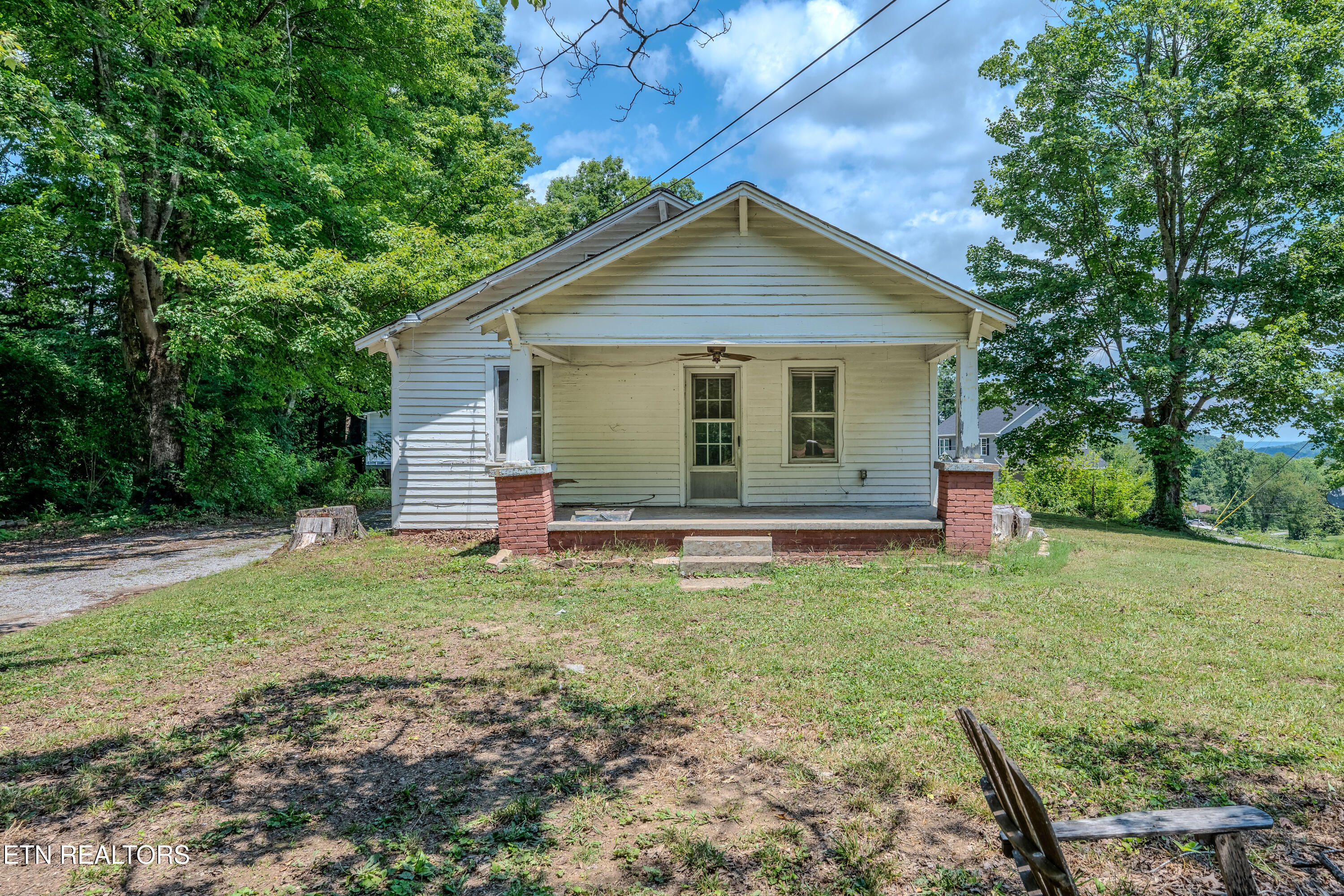 323 Lee Road Clinton TN 37716
