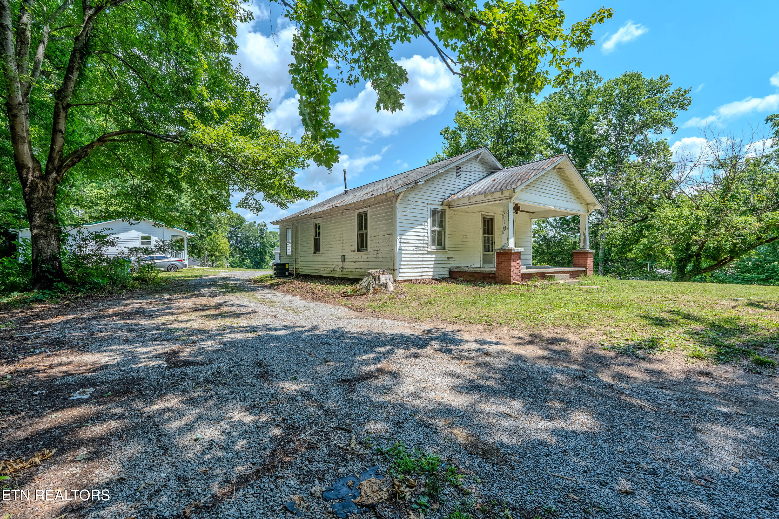 323 Lee Road Clinton TN 37716