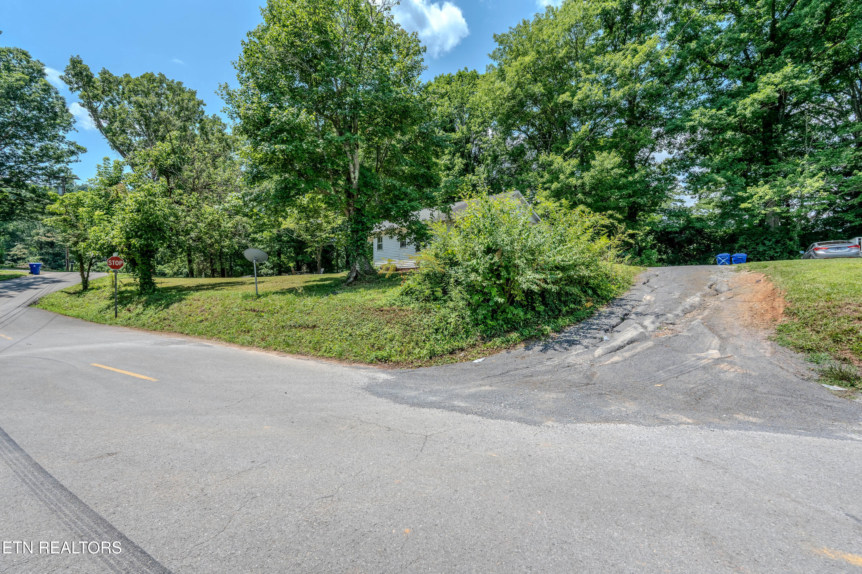 323 Lee Road Clinton TN 37716