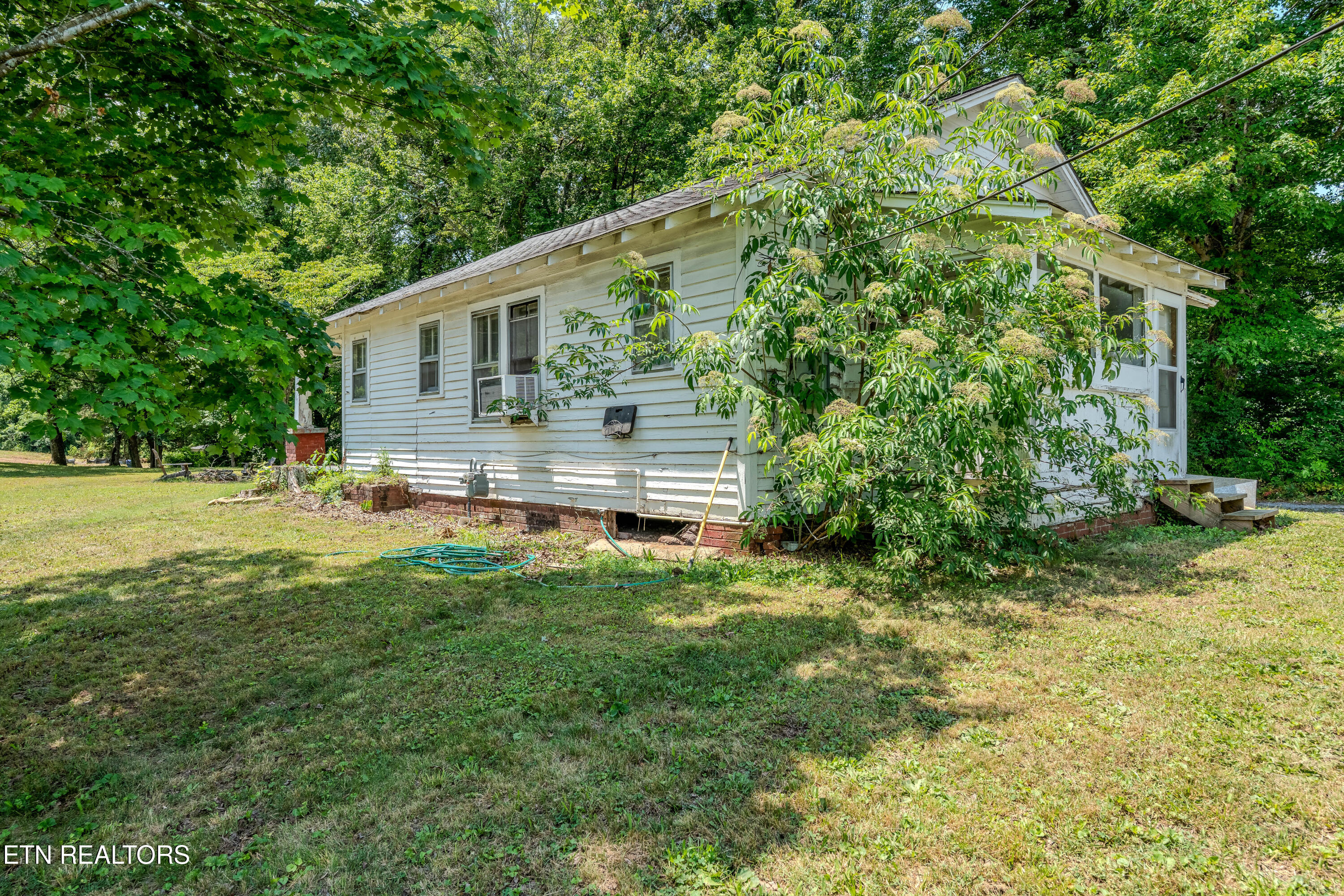 323 Lee Road Clinton TN 37716