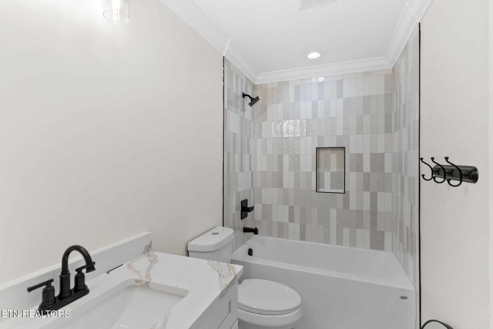 300 Oonoga Circle Loudon TN 37774