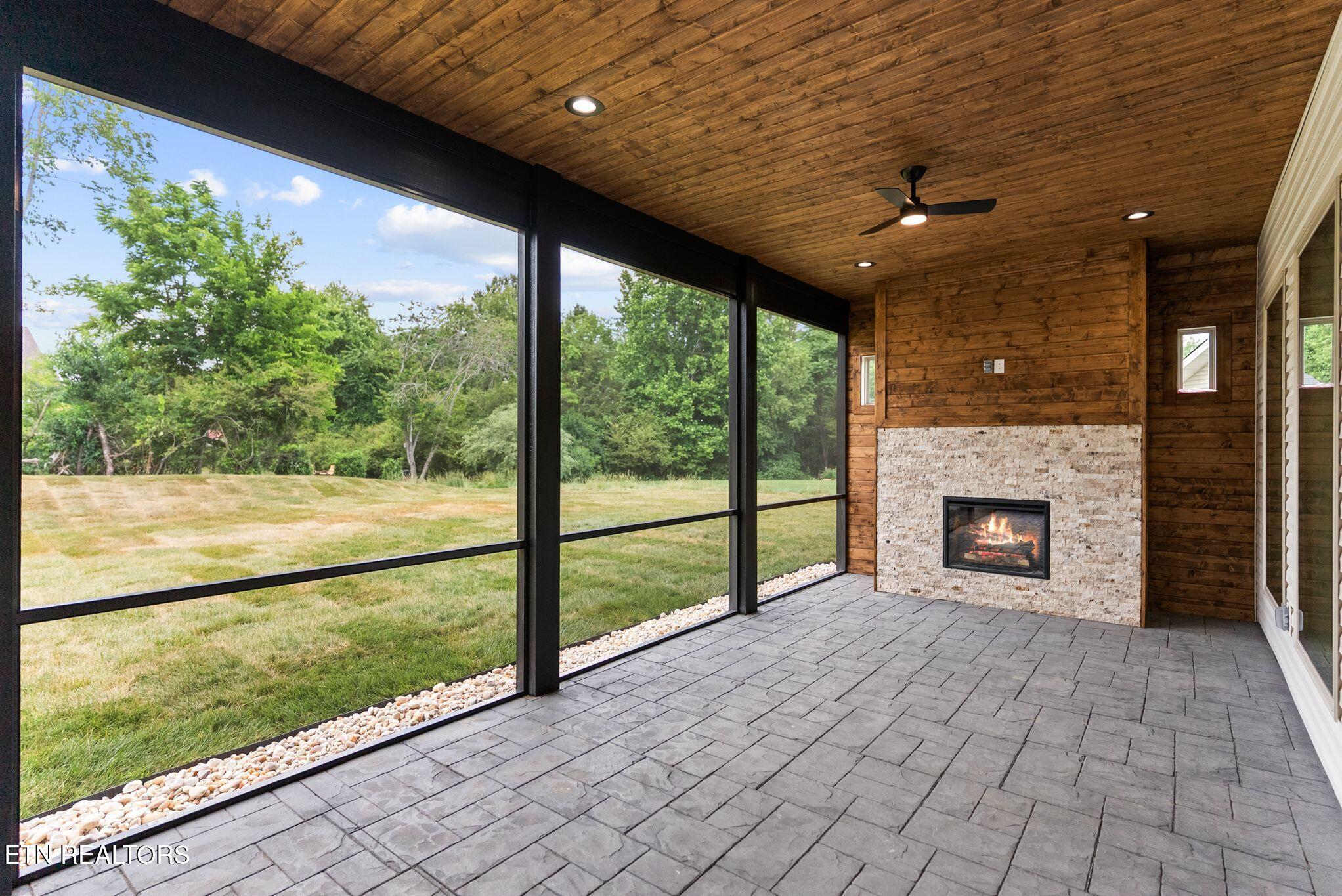 300 Oonoga Circle Loudon TN 37774