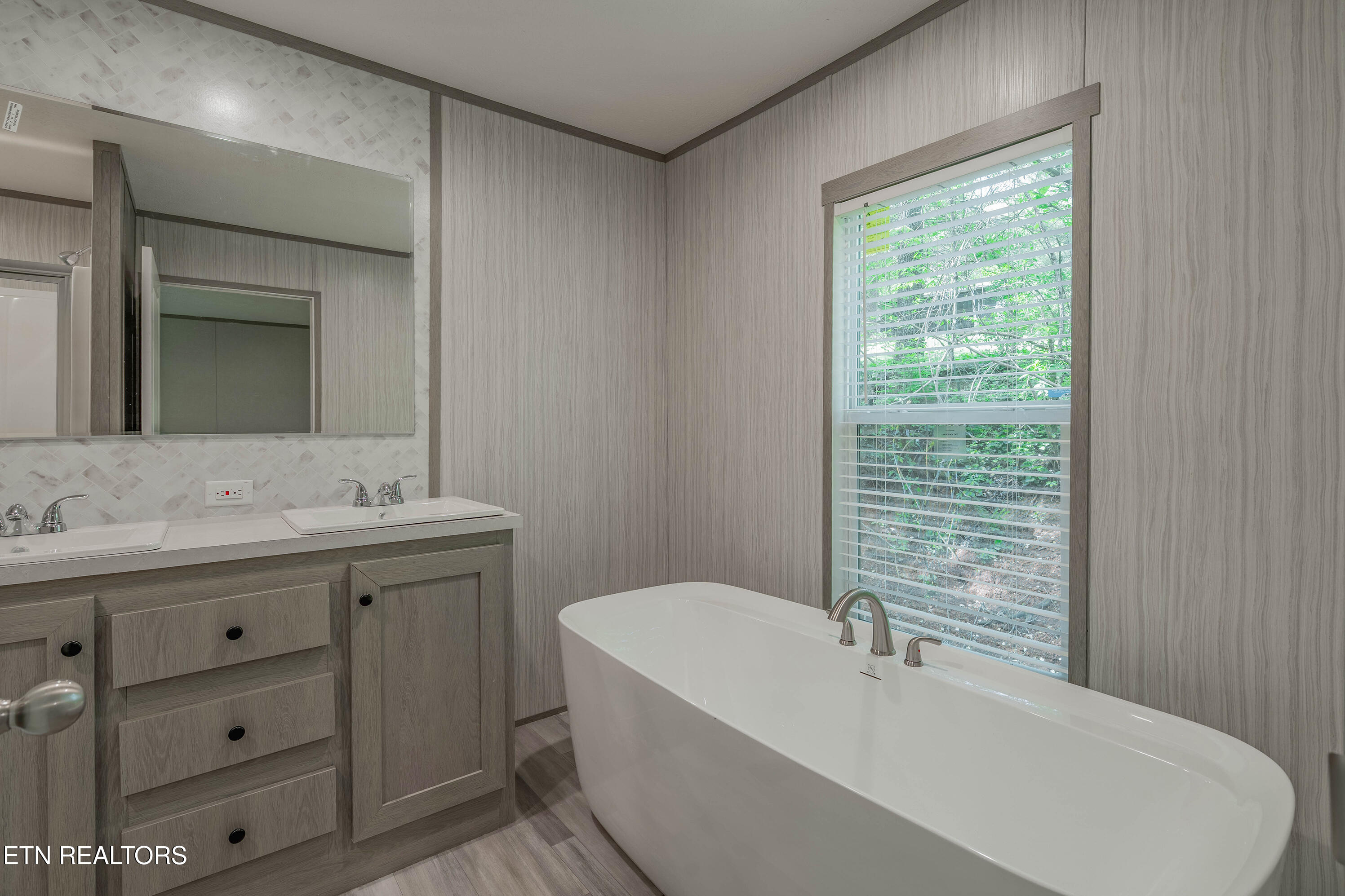 136 Sugar Road Oliver Springs TN 37840