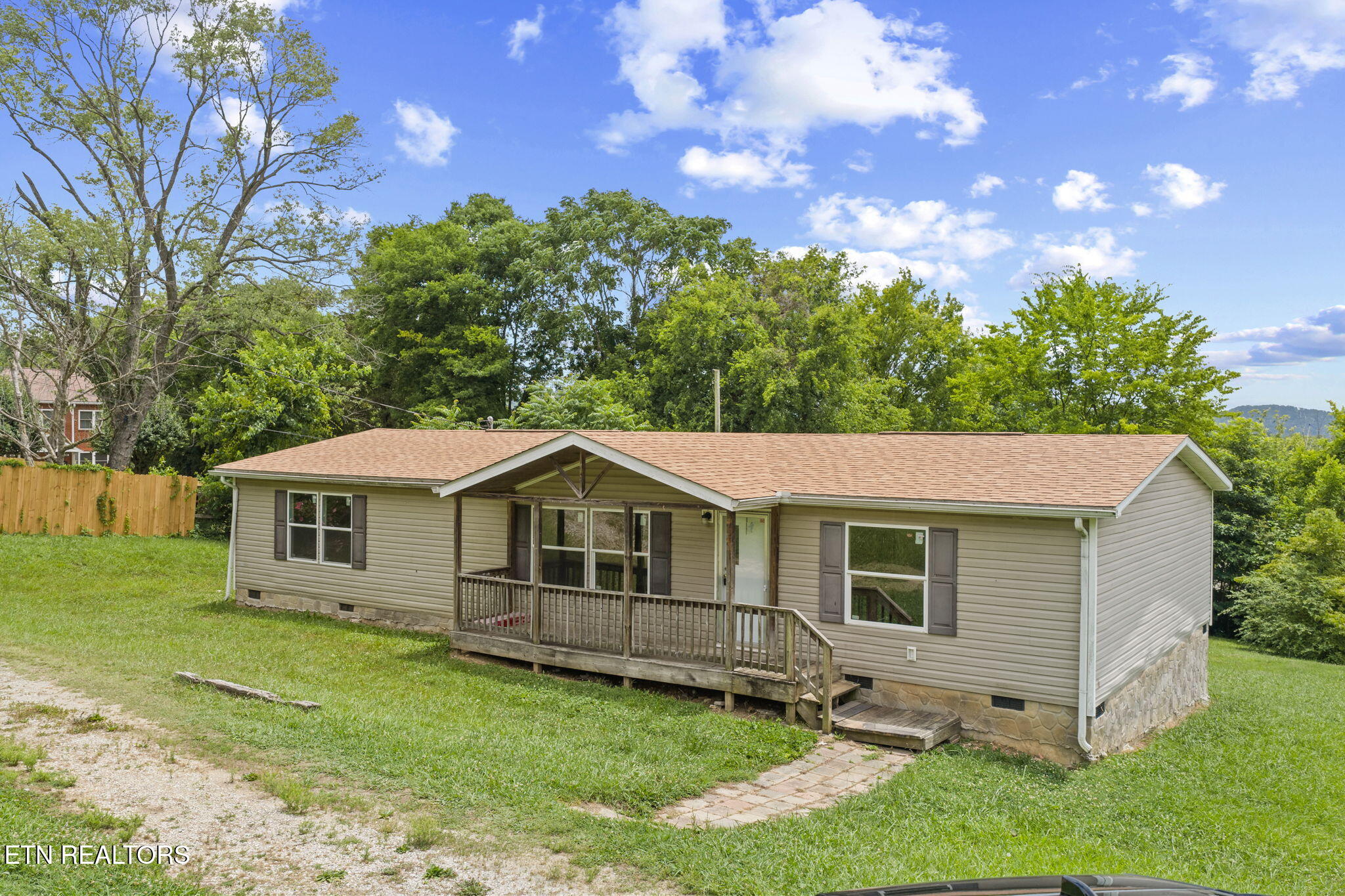 707 Mcadoo Street Clinton TN 37716