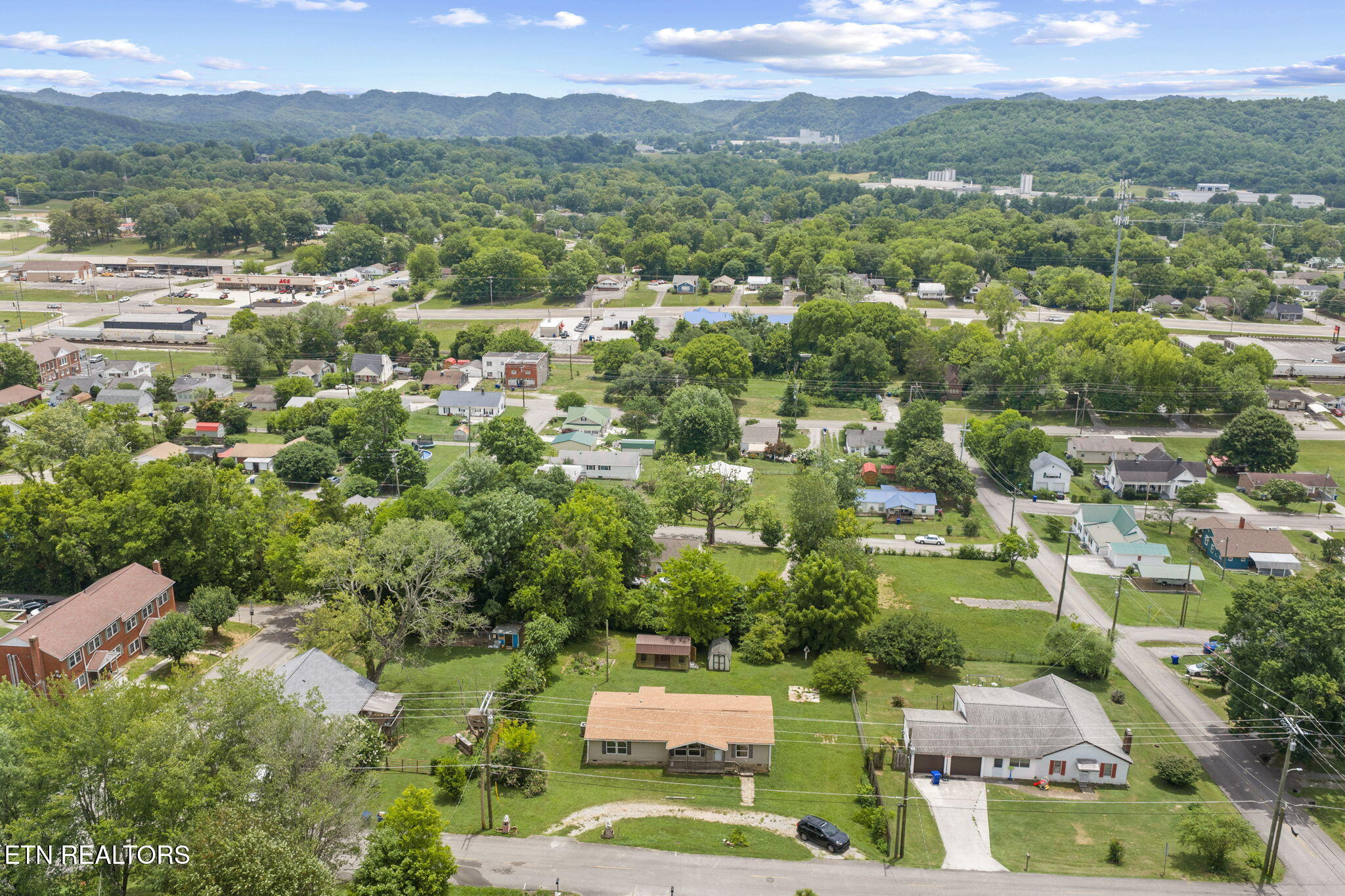 707 Mcadoo Street Clinton TN 37716