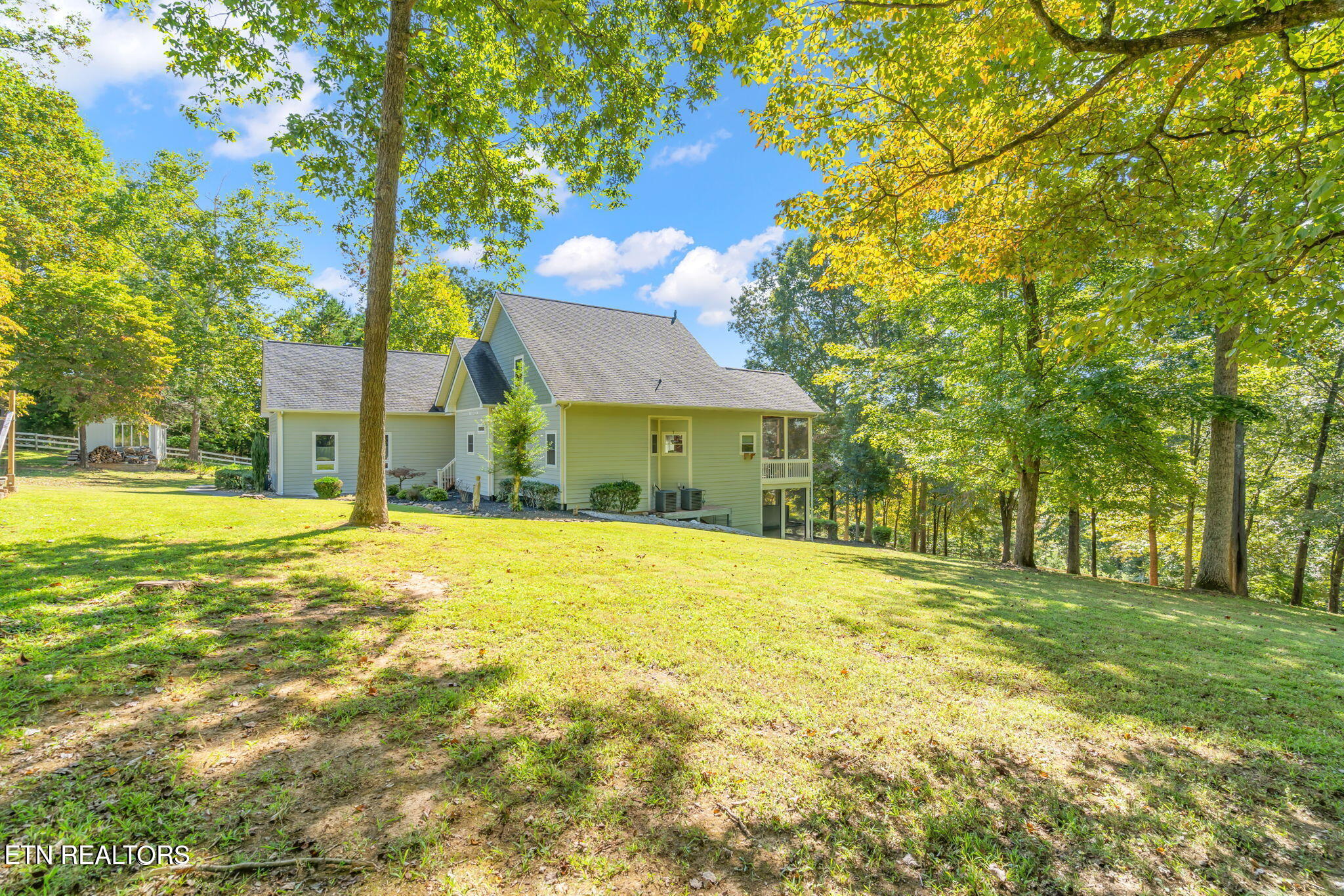 209 Bucks And Doe Lafollette TN 37766