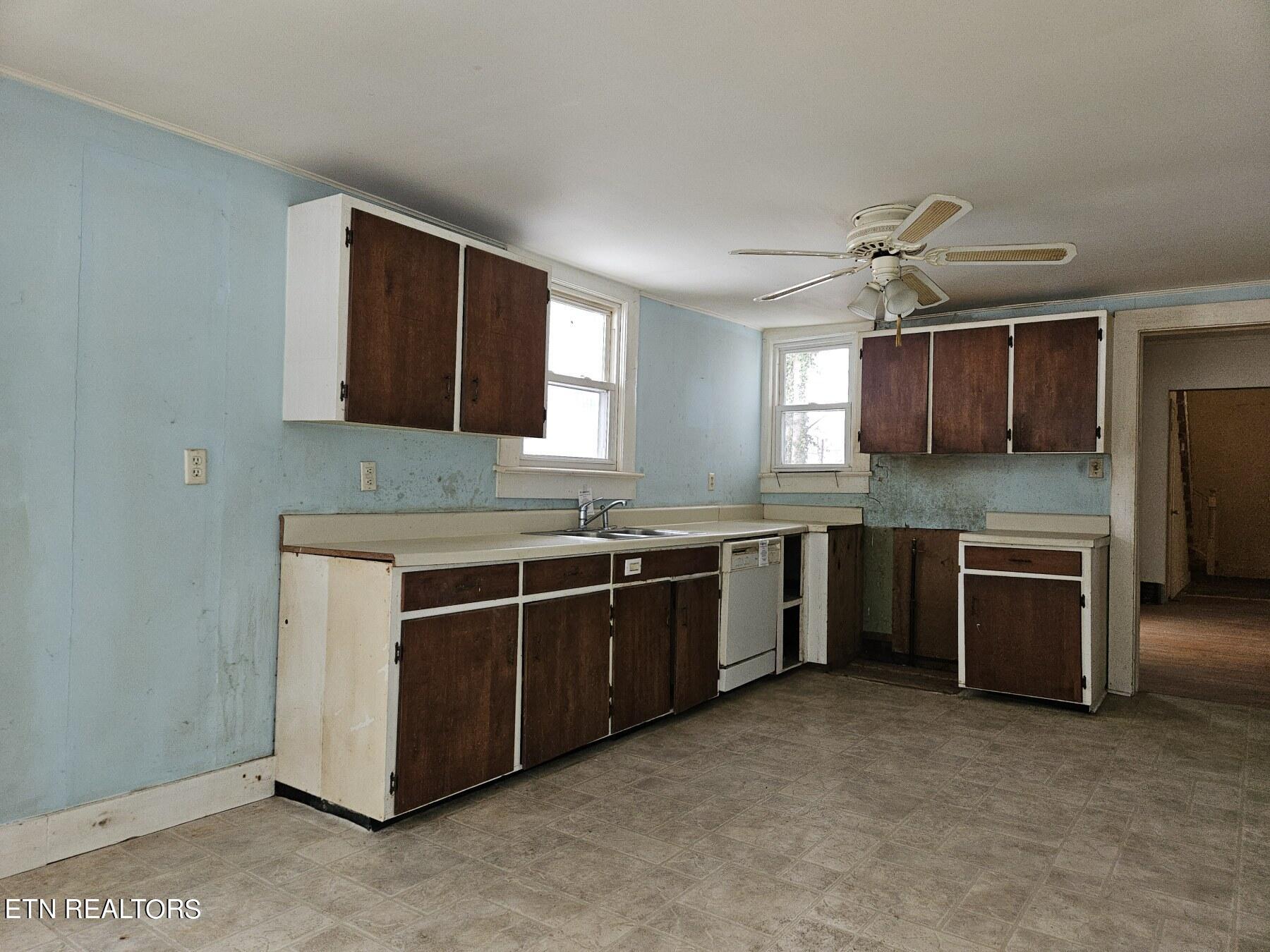 722 Trenton Street Harriman TN 37748