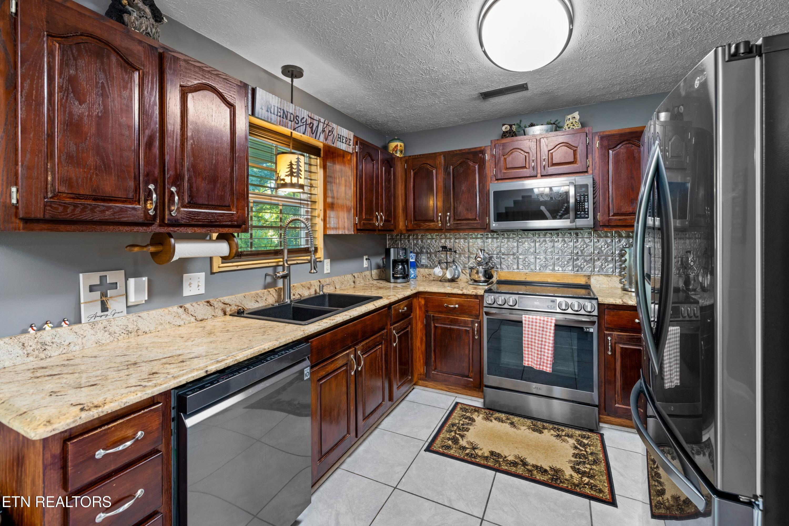 425 Glenns Lea Sevierville TN 37876