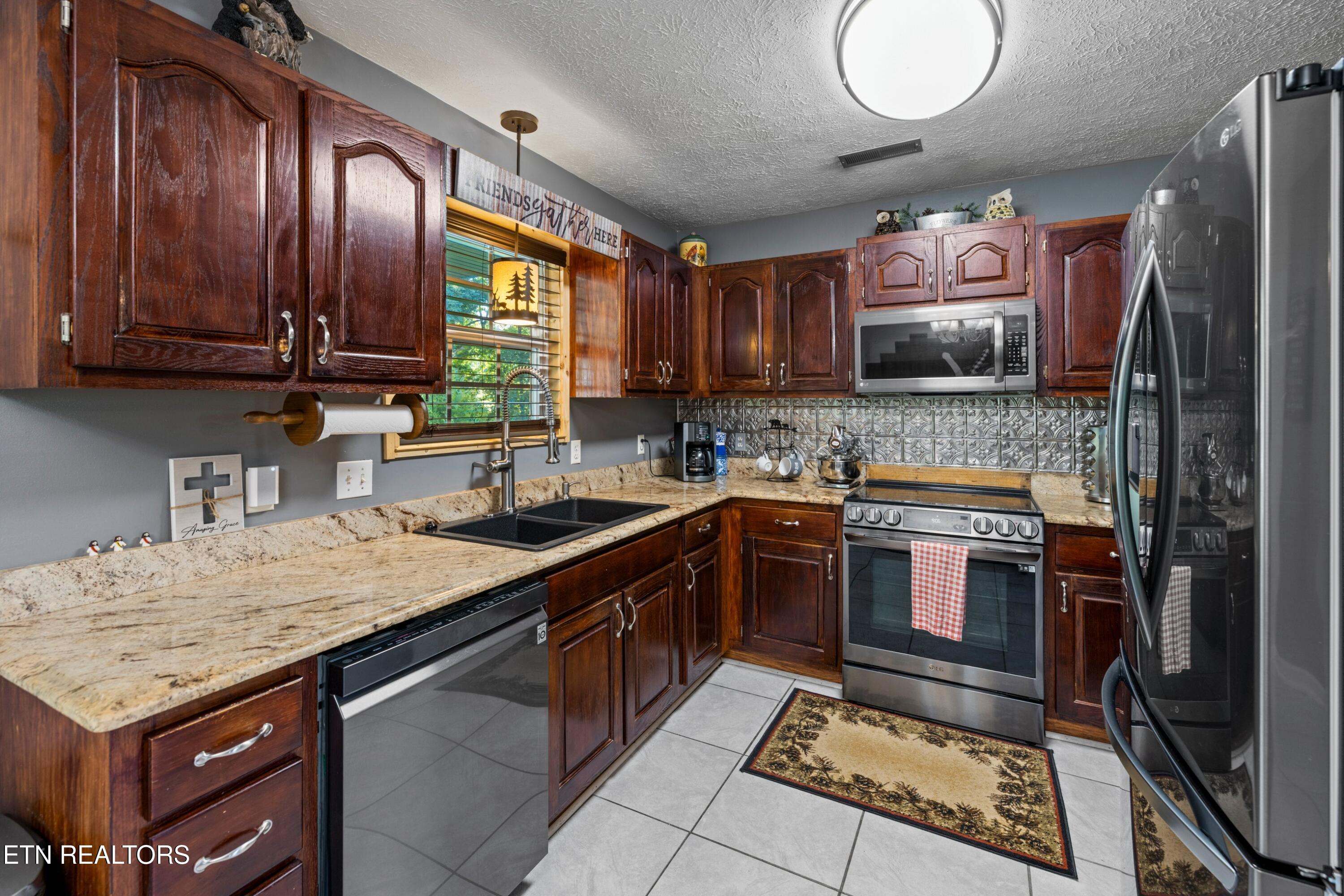 425 Glenns Lea Sevierville TN 37876
