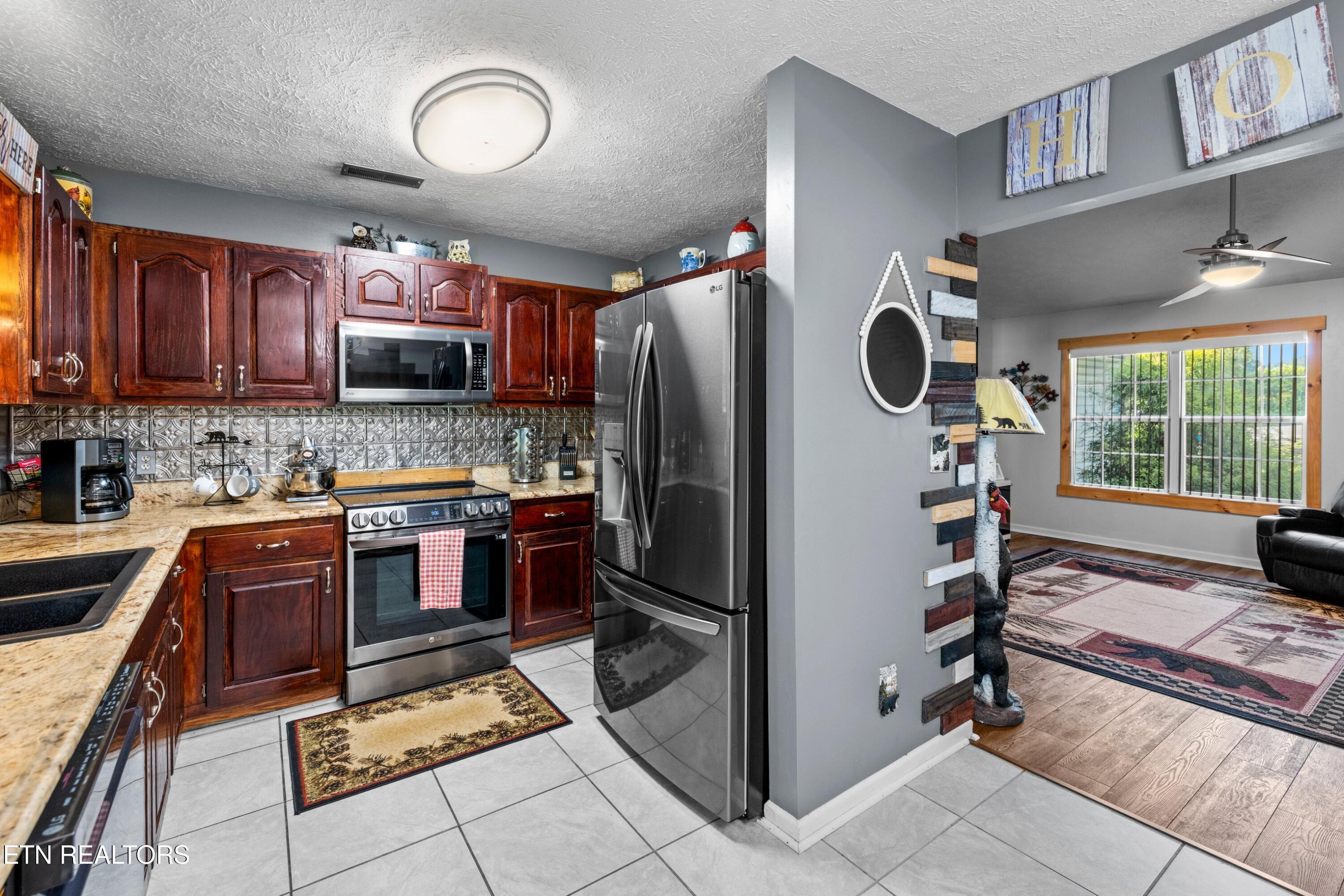 425 Glenns Lea Sevierville TN 37876