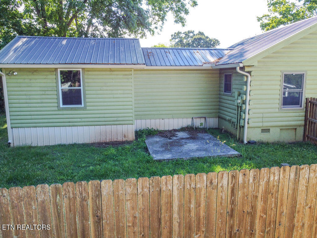 909 W Morris Street Sweetwater TN 37874