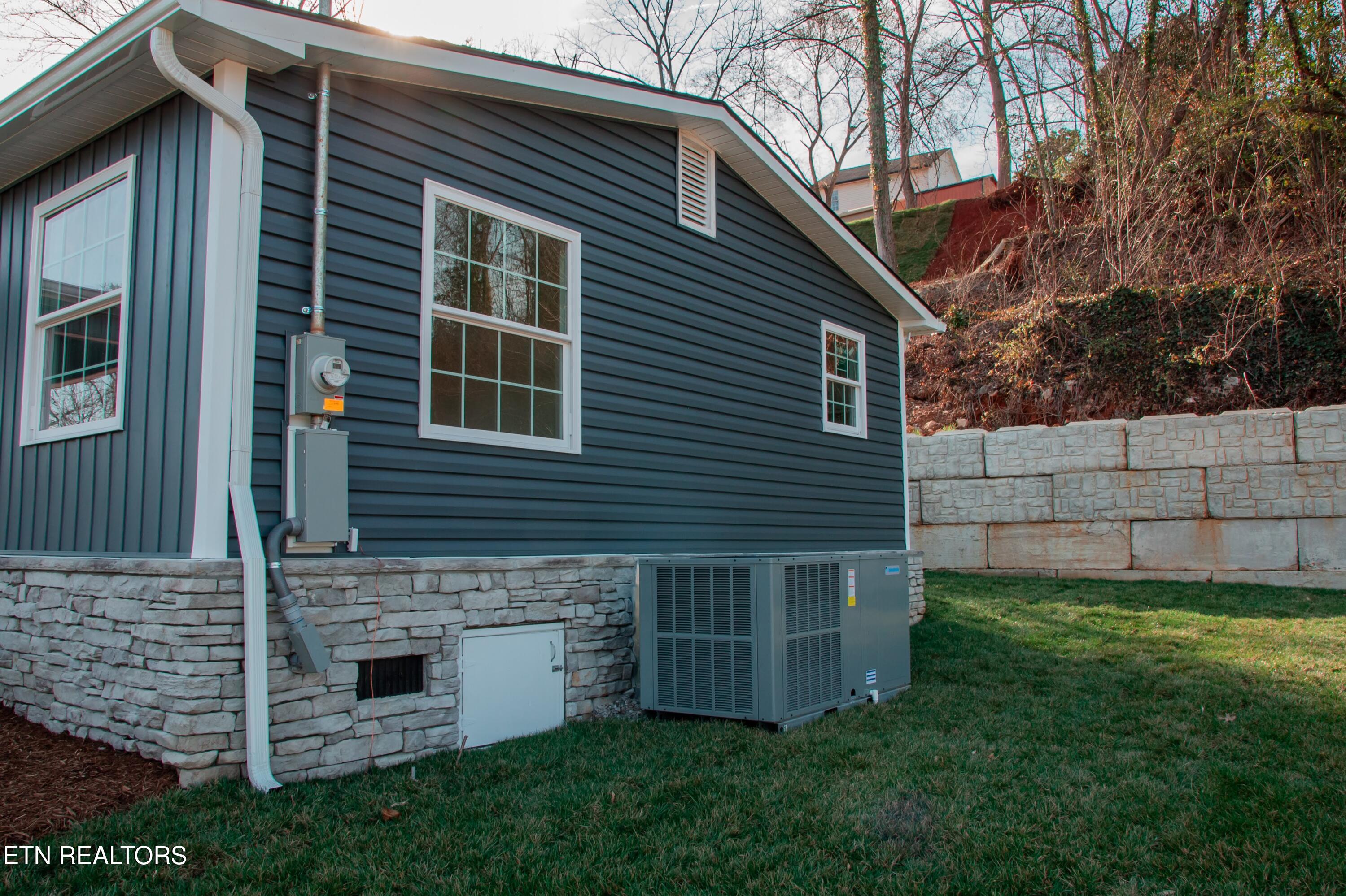 515 Greenwood Drive Clinton TN 37716