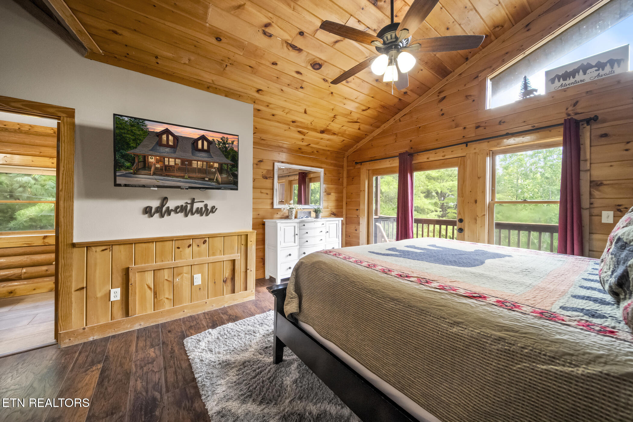 350 Big Bear Way Pigeon Forge TN 37863