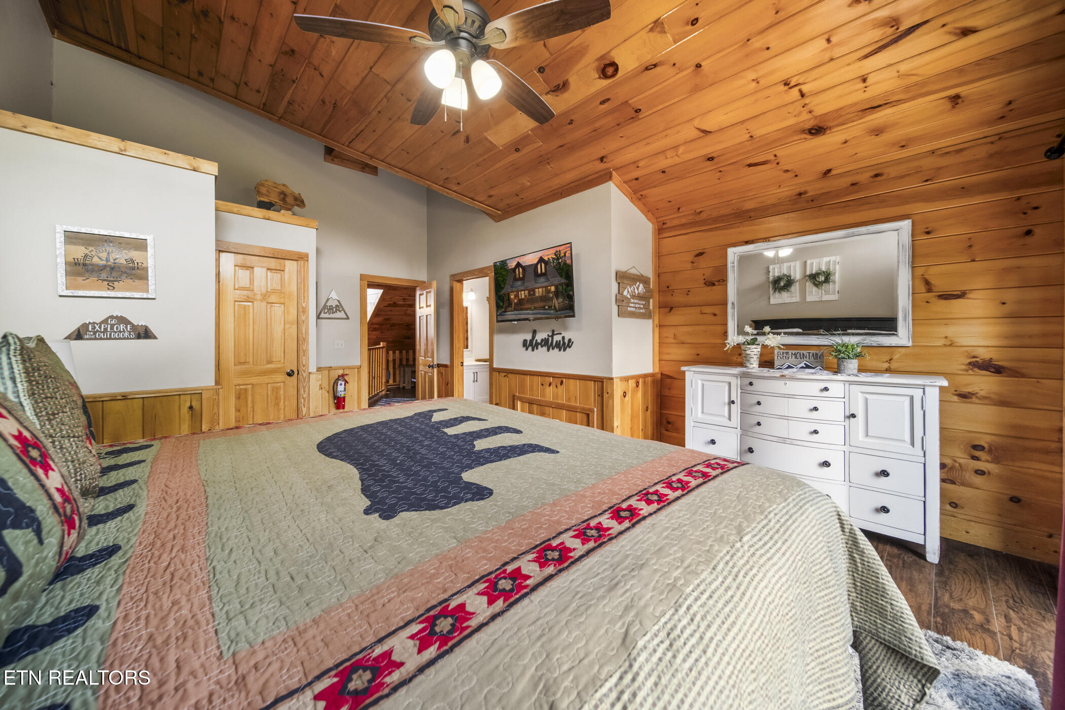 350 Big Bear Way Pigeon Forge TN 37863