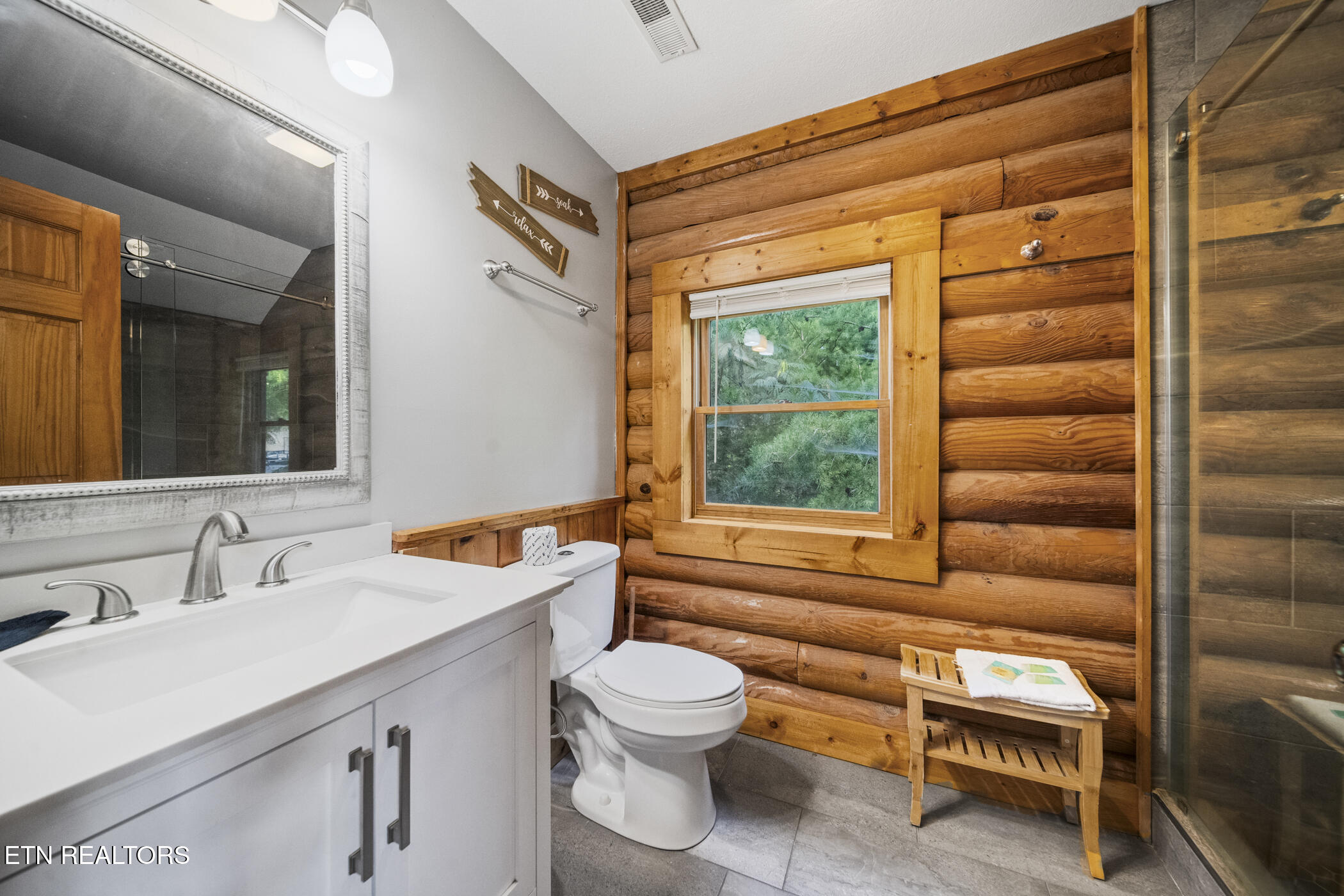 350 Big Bear Way Pigeon Forge TN 37863