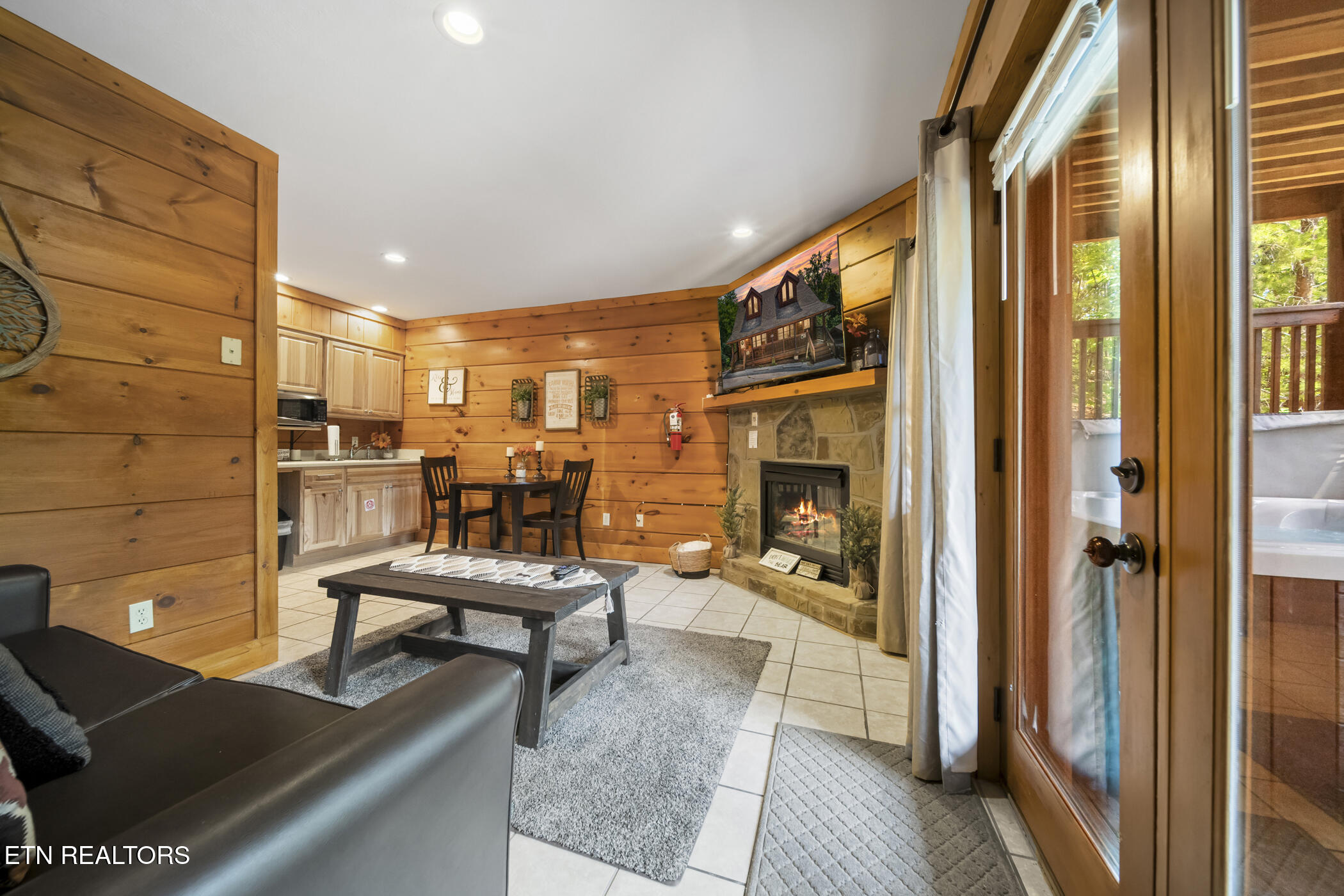 350 Big Bear Way Pigeon Forge TN 37863