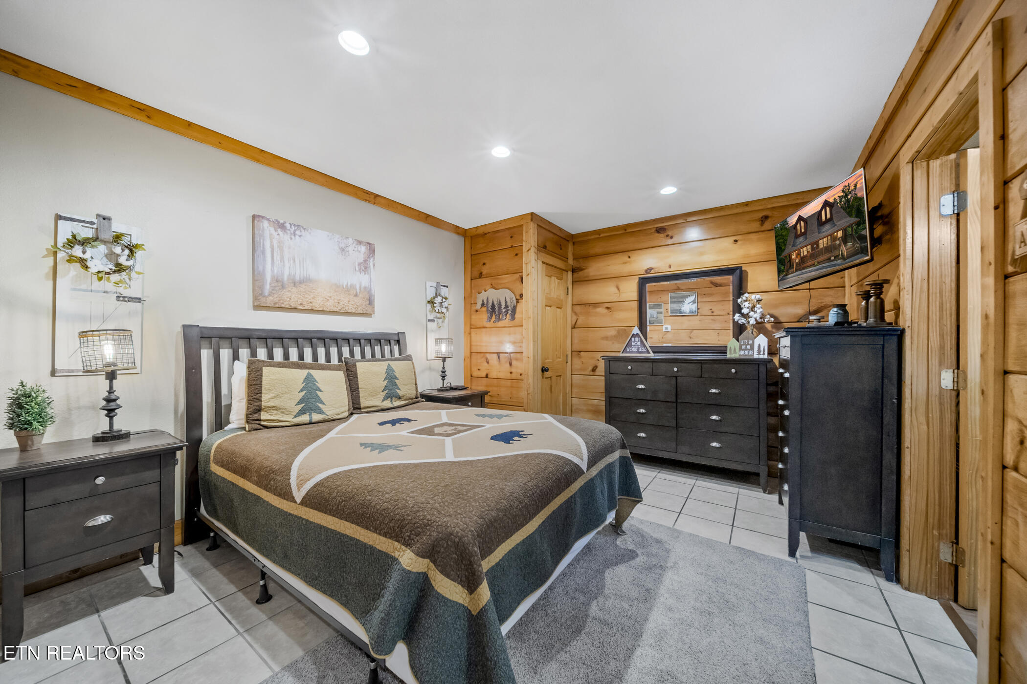 350 Big Bear Way Pigeon Forge TN 37863