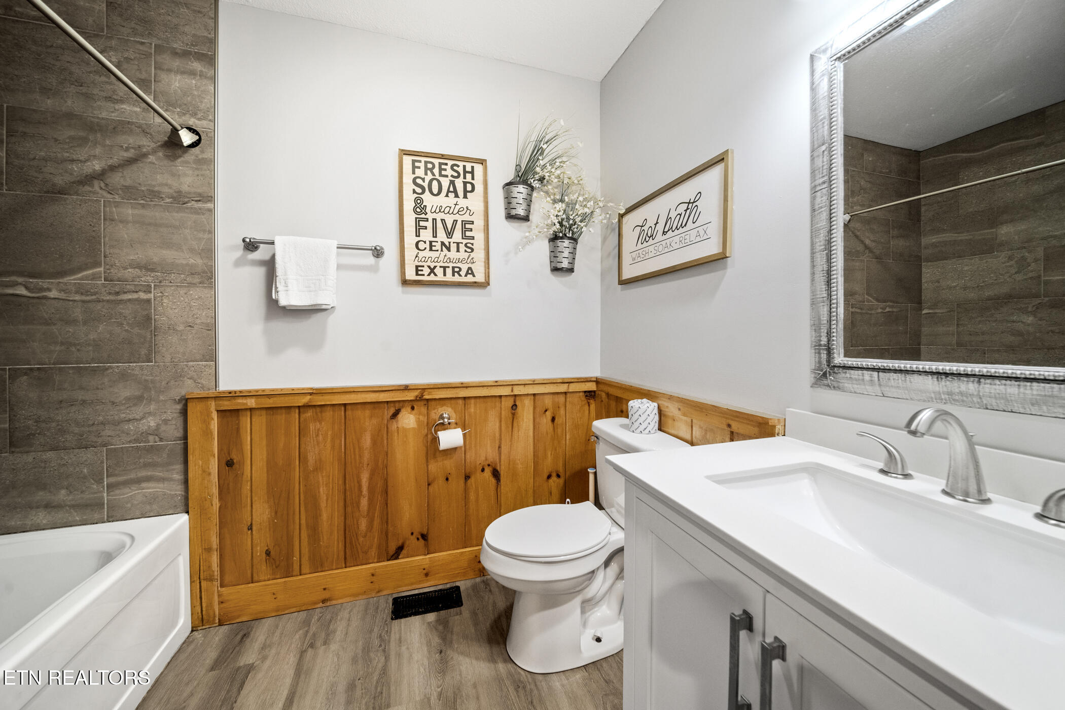 350 Big Bear Way Pigeon Forge TN 37863