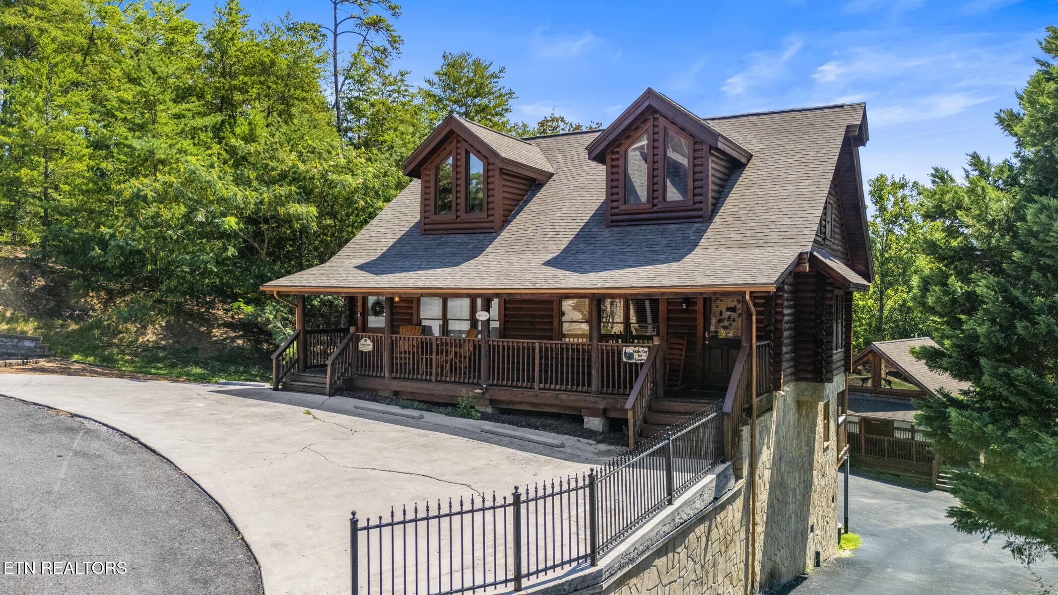 350 Big Bear Way Pigeon Forge TN 37863