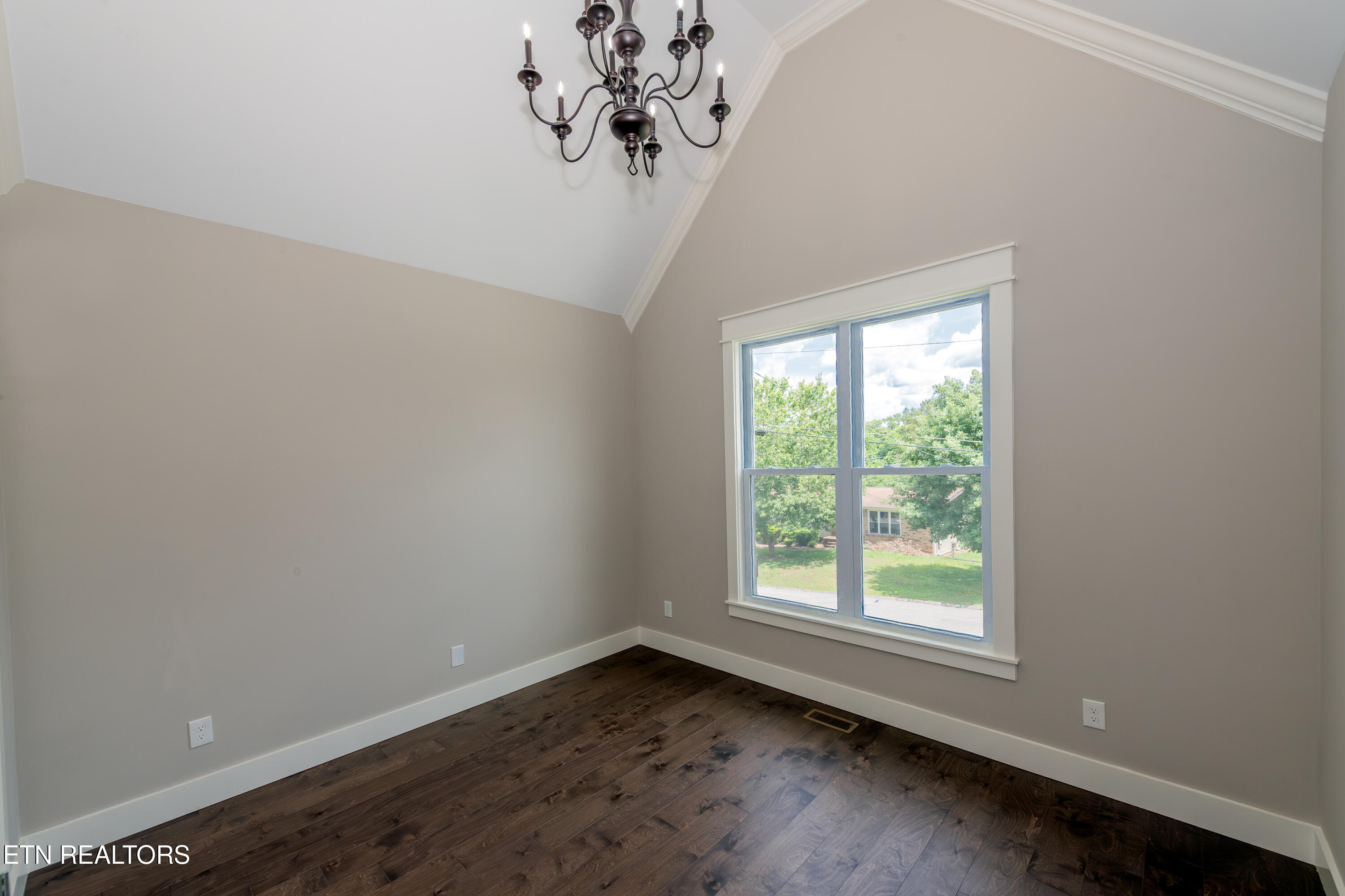 8017 Little Joe Road Powell TN 37849