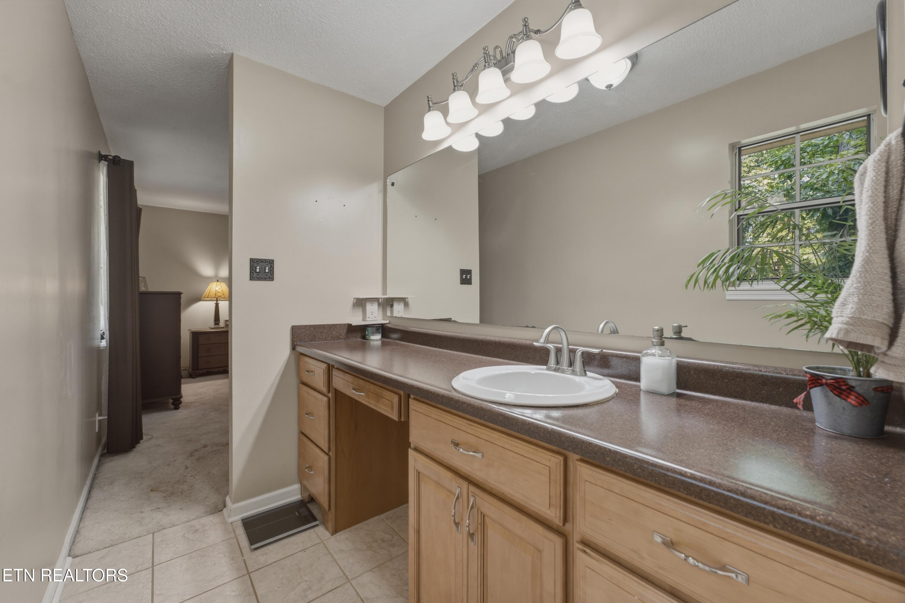 1119 W Outer Drive Oak Ridge TN 37830