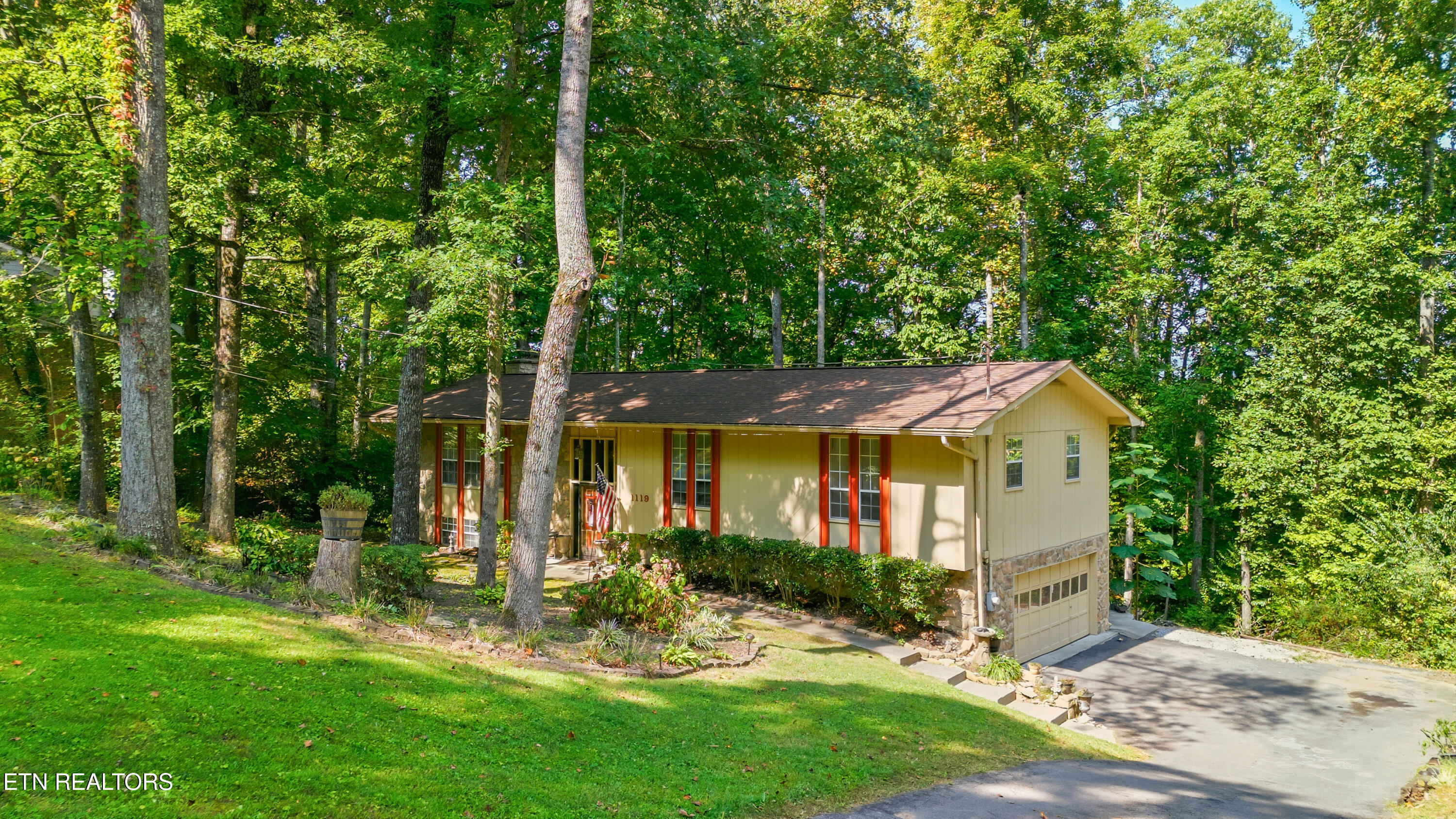 1119 W Outer Drive Oak Ridge TN 37830