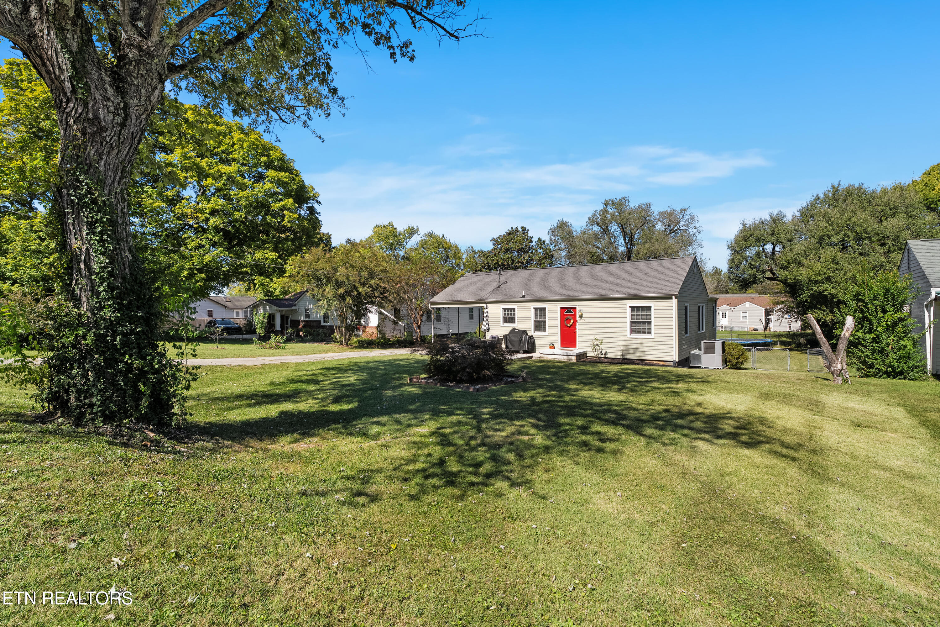 2209 Lloyd Avenue Knoxville TN 37920