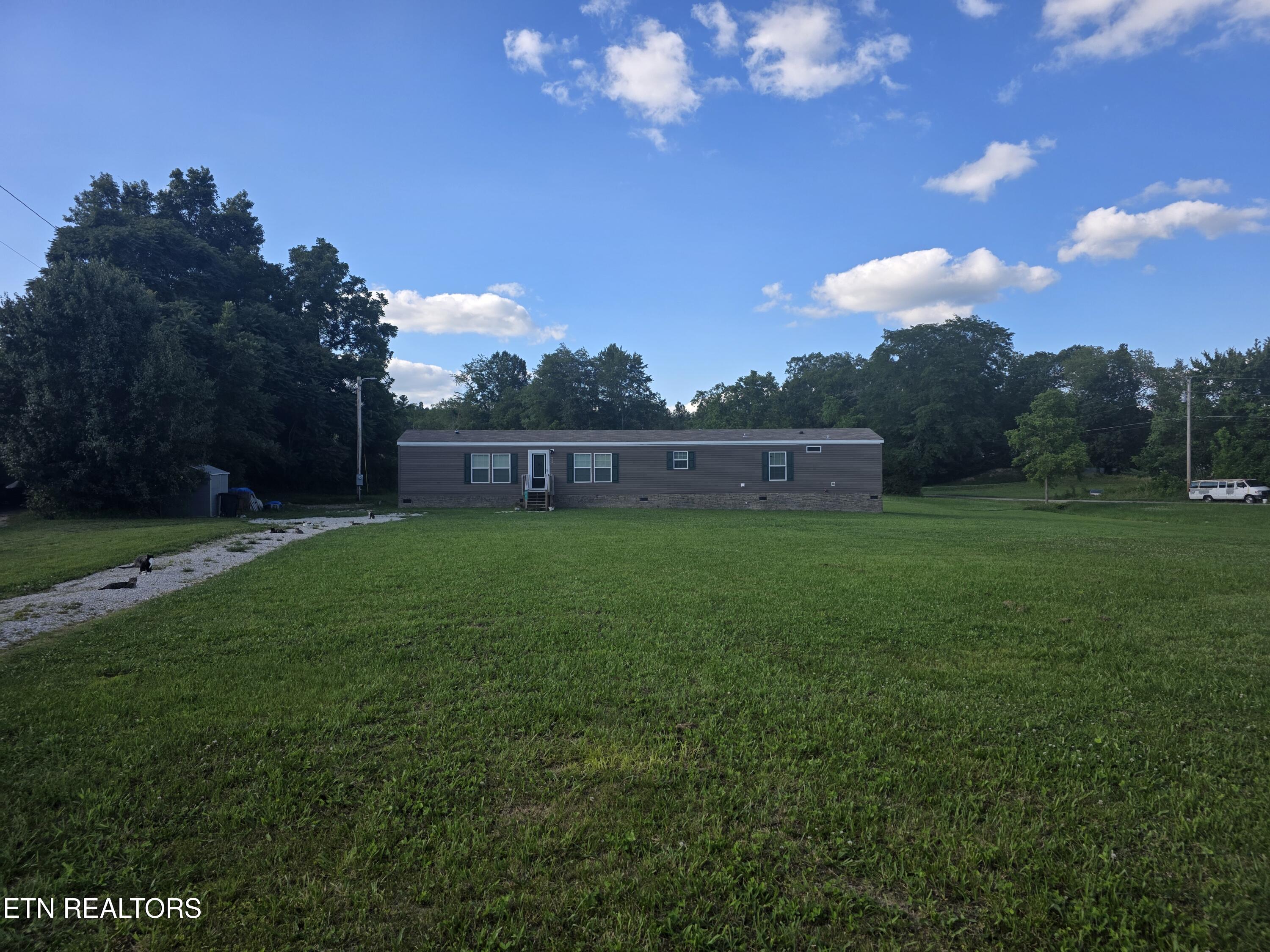 812 W 3rd Avenue Oneida TN 37841