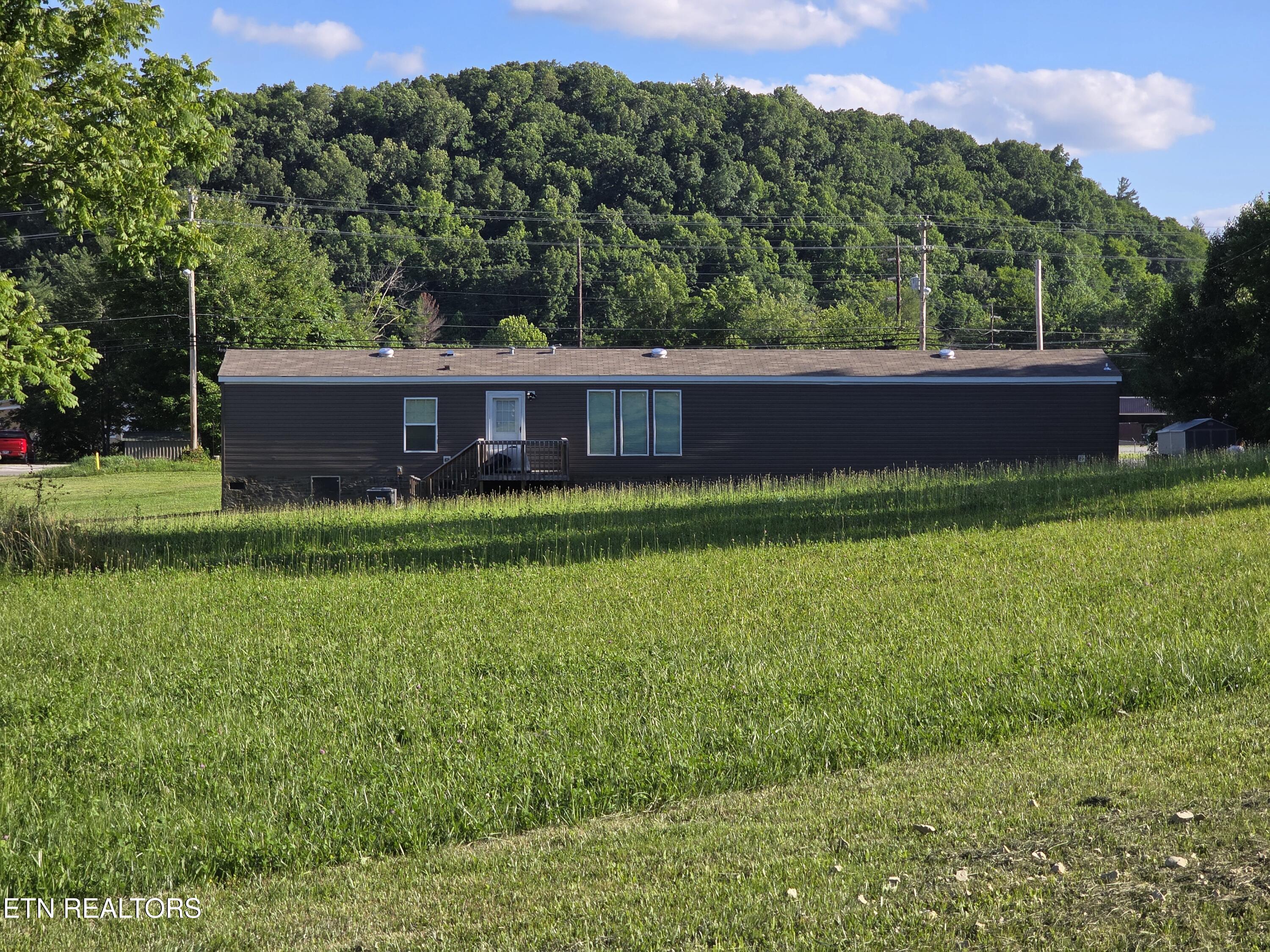 812 W 3rd Avenue Oneida TN 37841