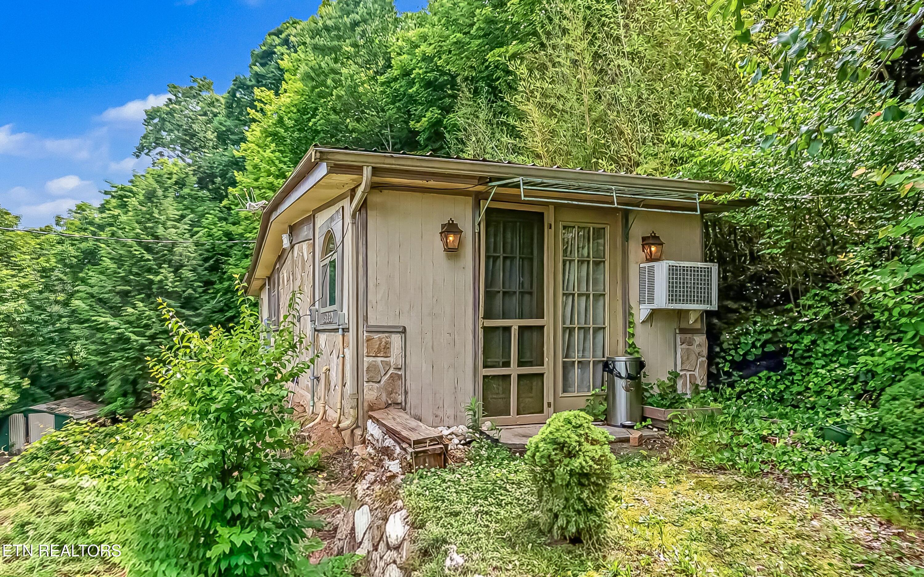 130 Old Knoxville Highway Oliver Springs TN 37840