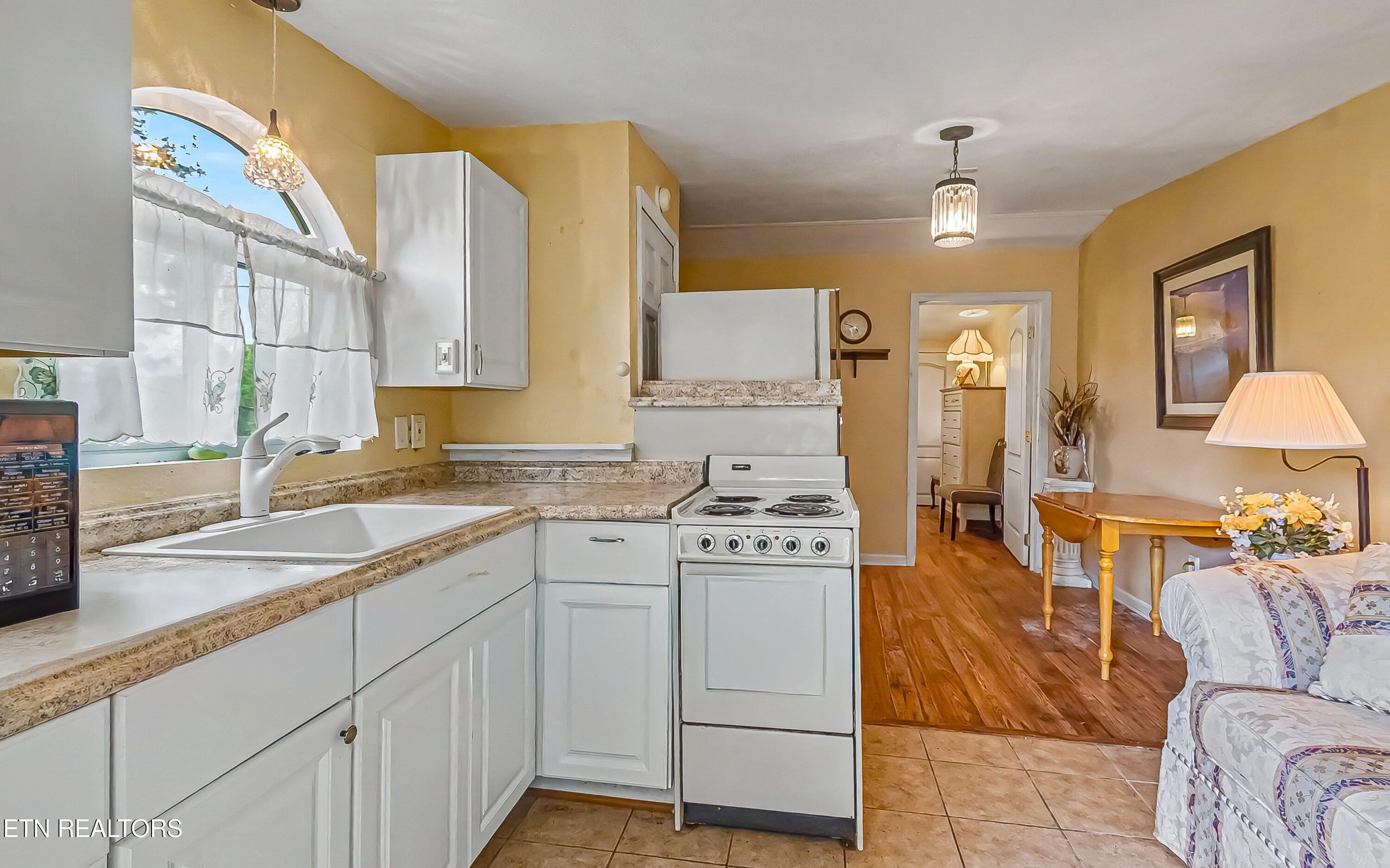 130 Old Knoxville Highway Oliver Springs TN 37840