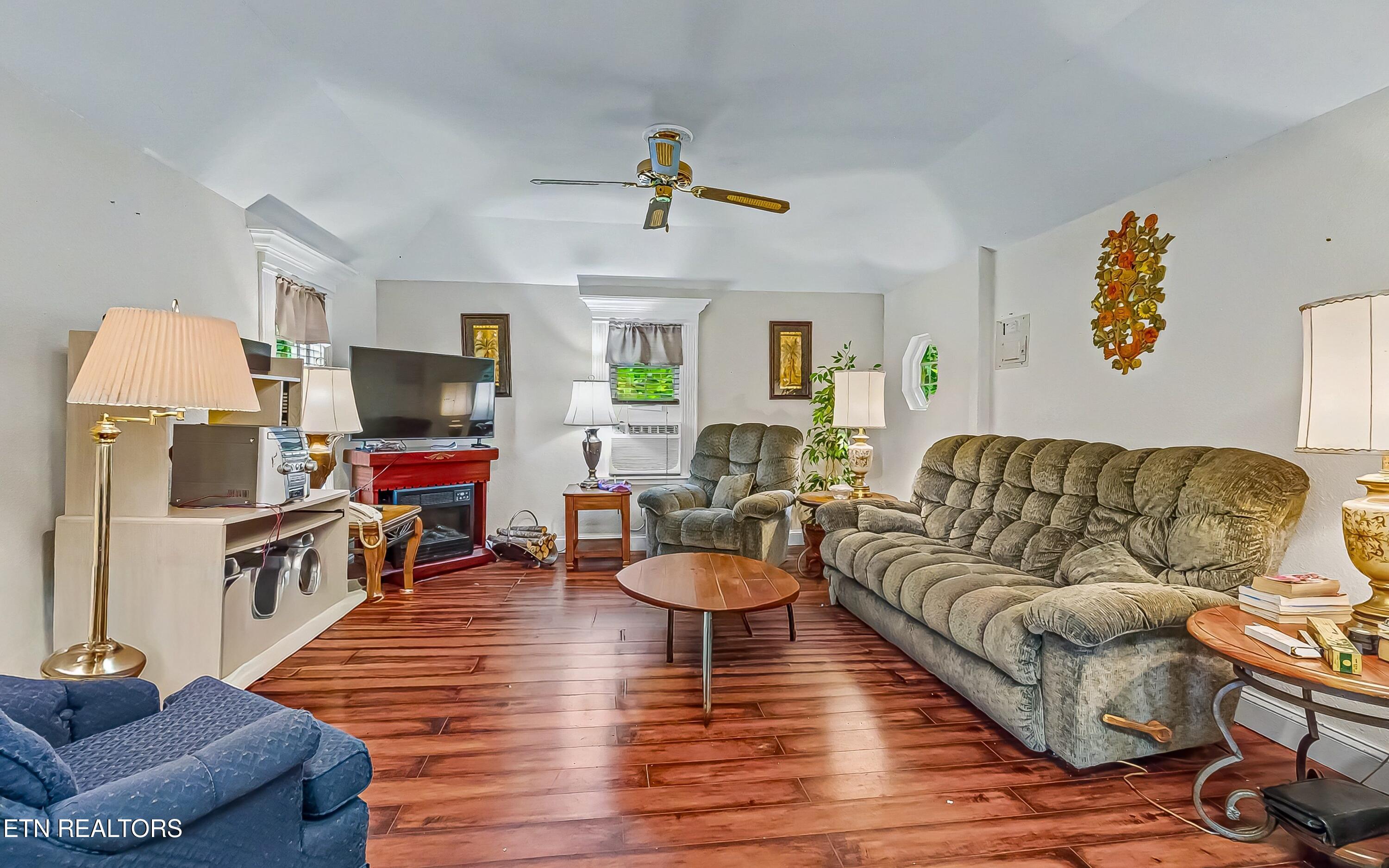 130 Old Knoxville Highway Oliver Springs TN 37840