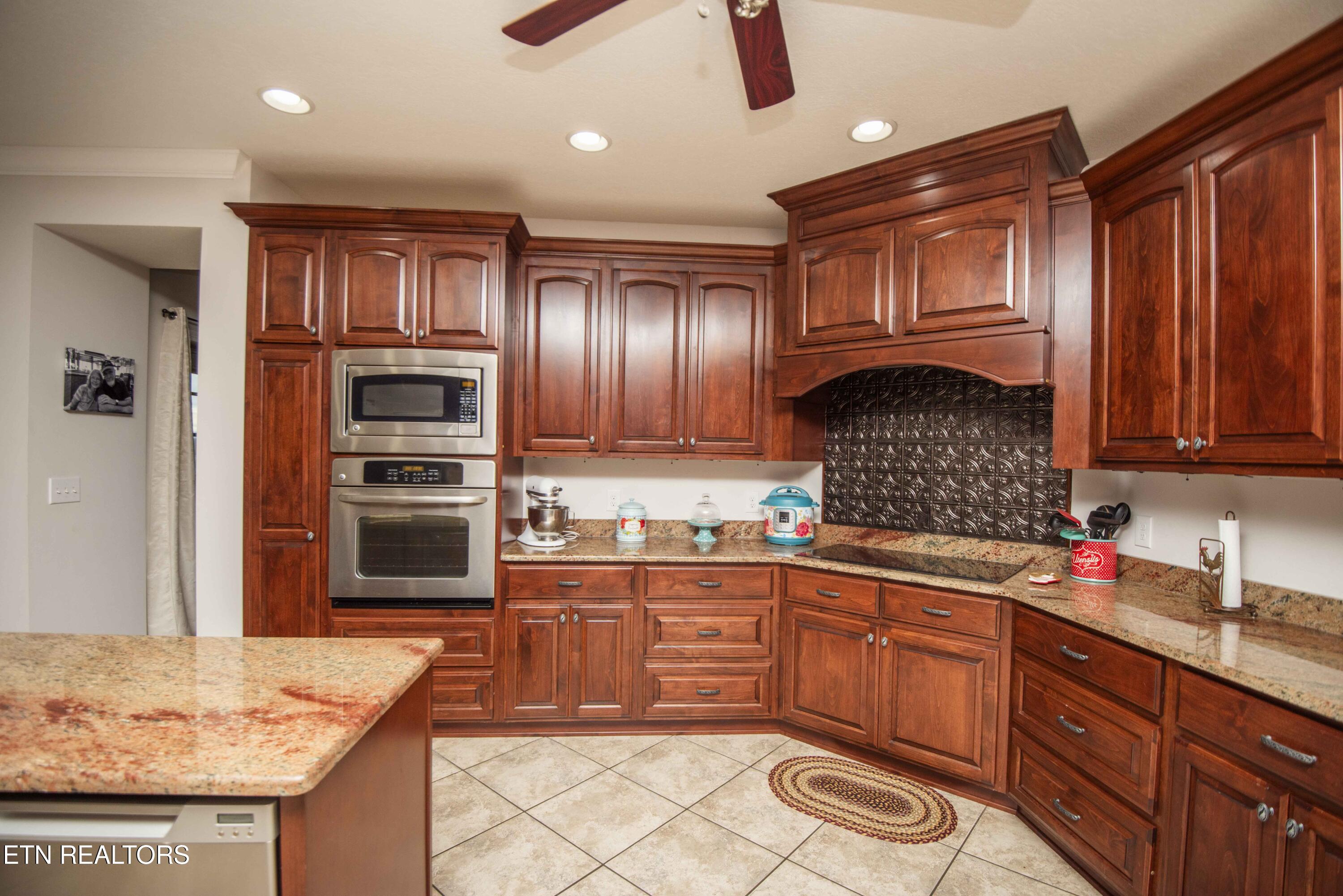 1435 Instrumental Avenue Sevierville TN 37876