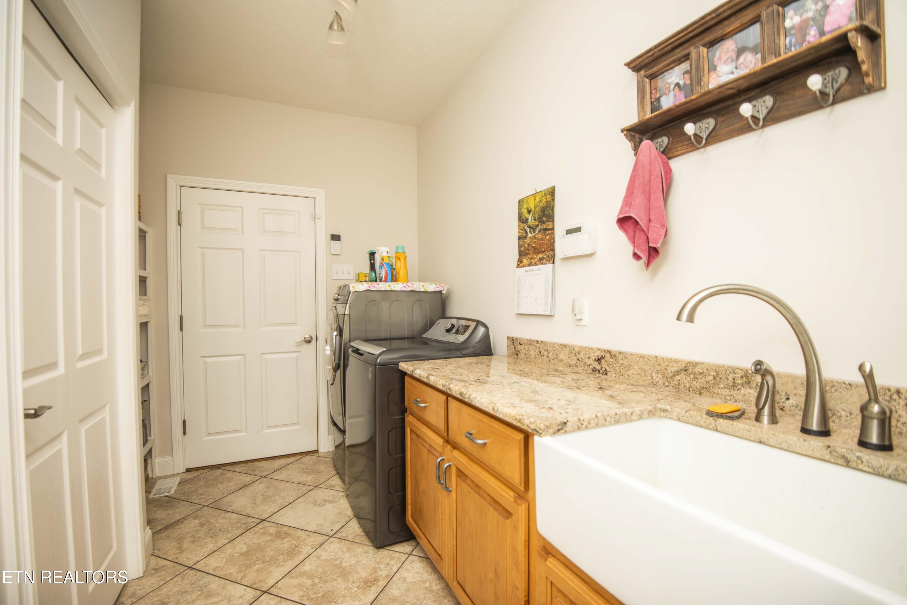 1435 Instrumental Avenue Sevierville TN 37876