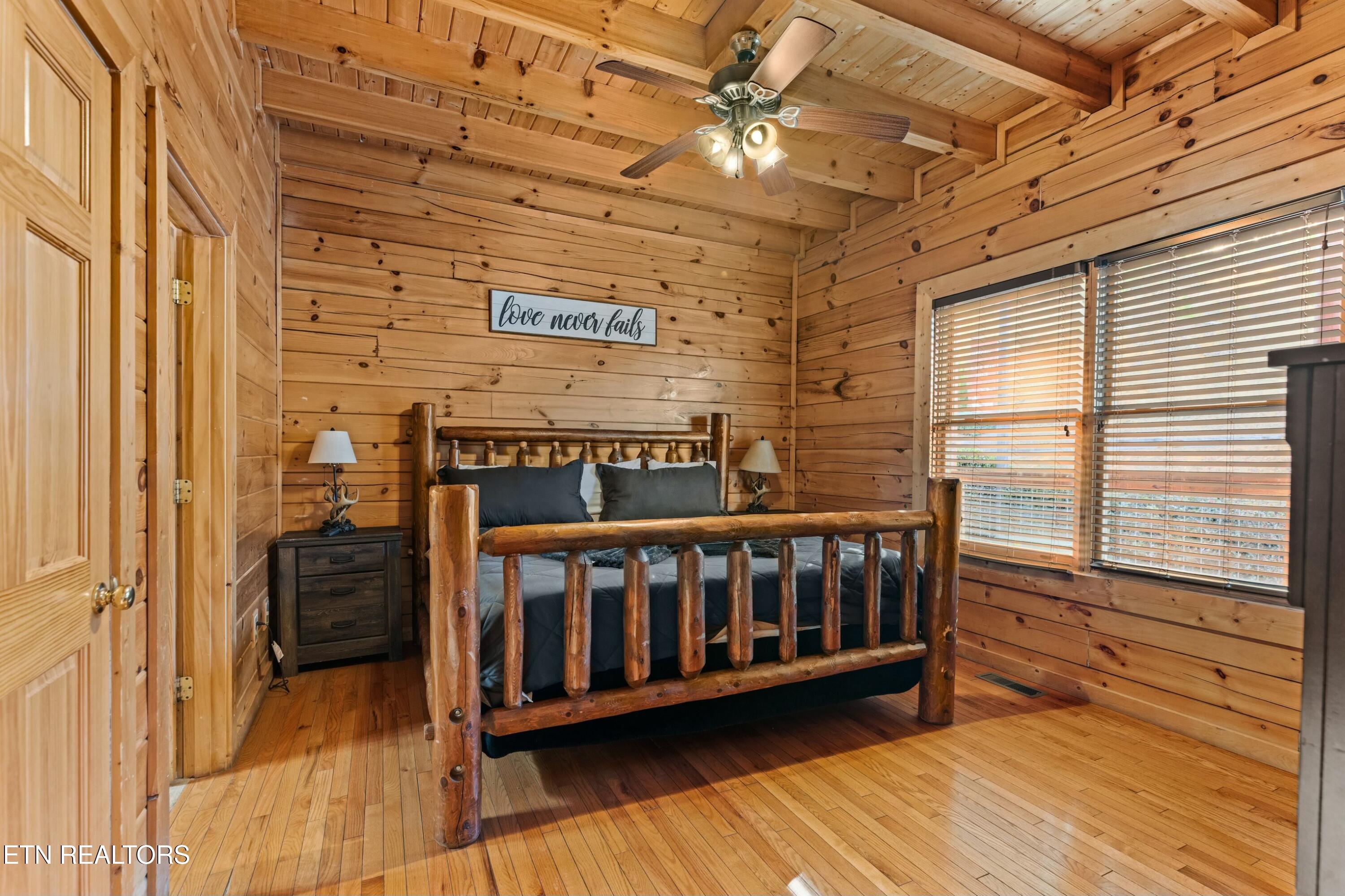 950 Black Bear Cub Way Sevierville TN 37862