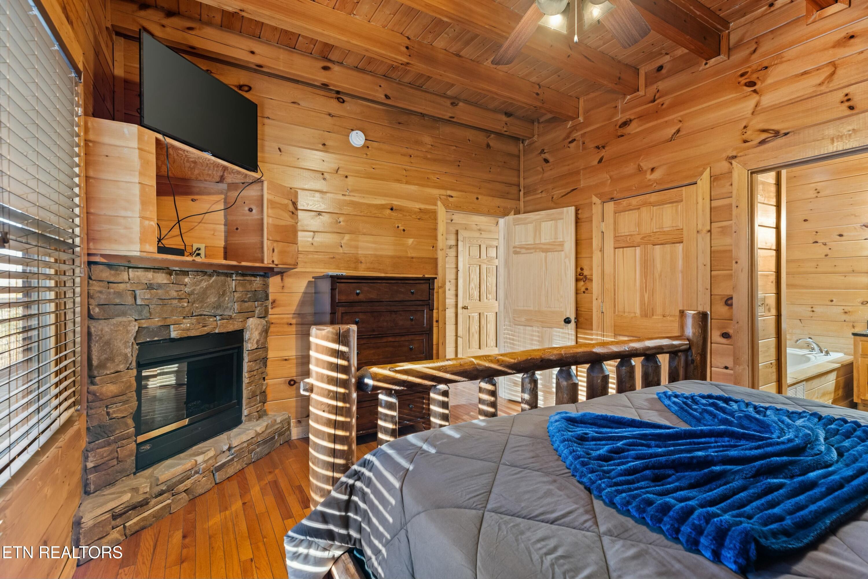 950 Black Bear Cub Way Sevierville TN 37862