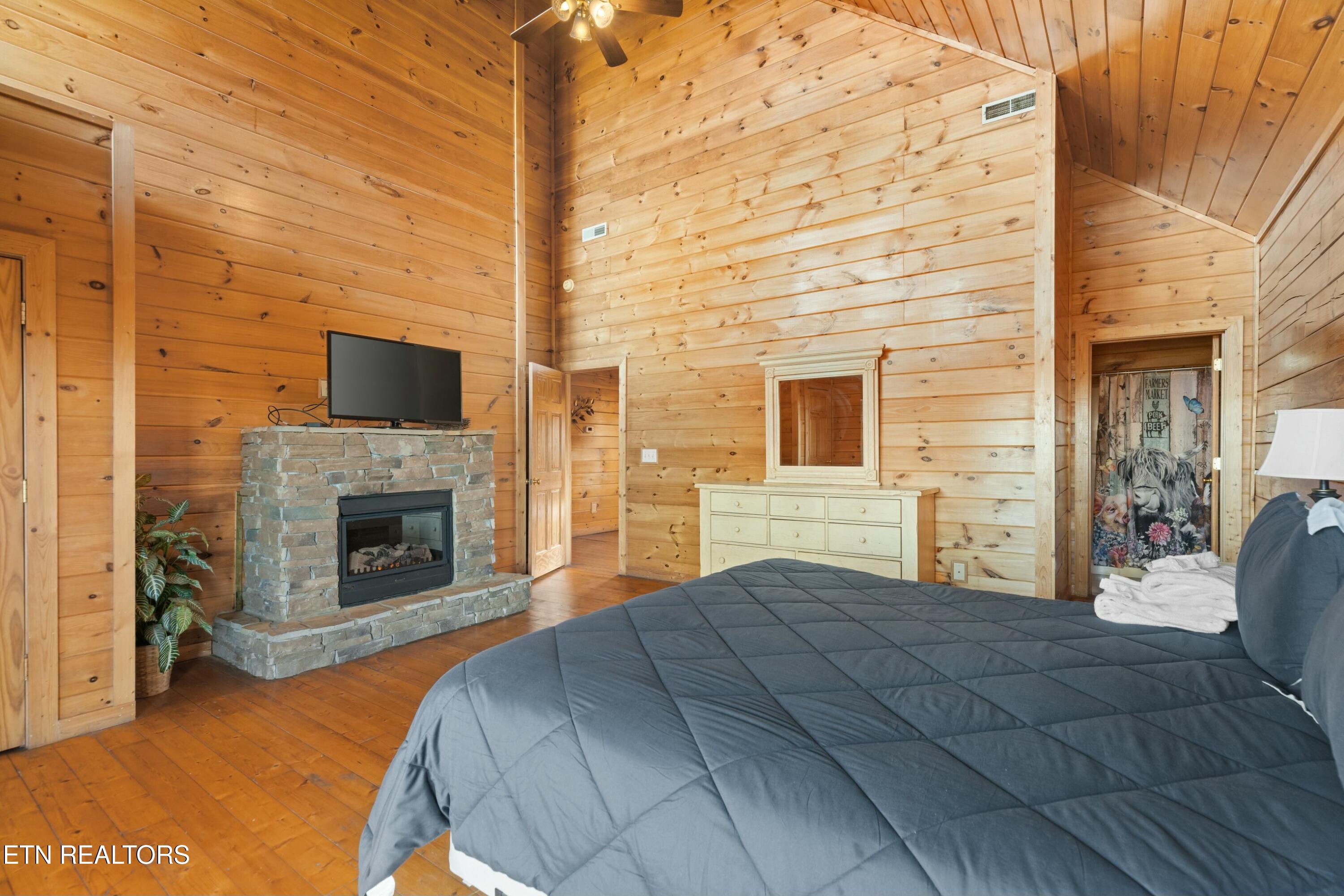 950 Black Bear Cub Way Sevierville TN 37862