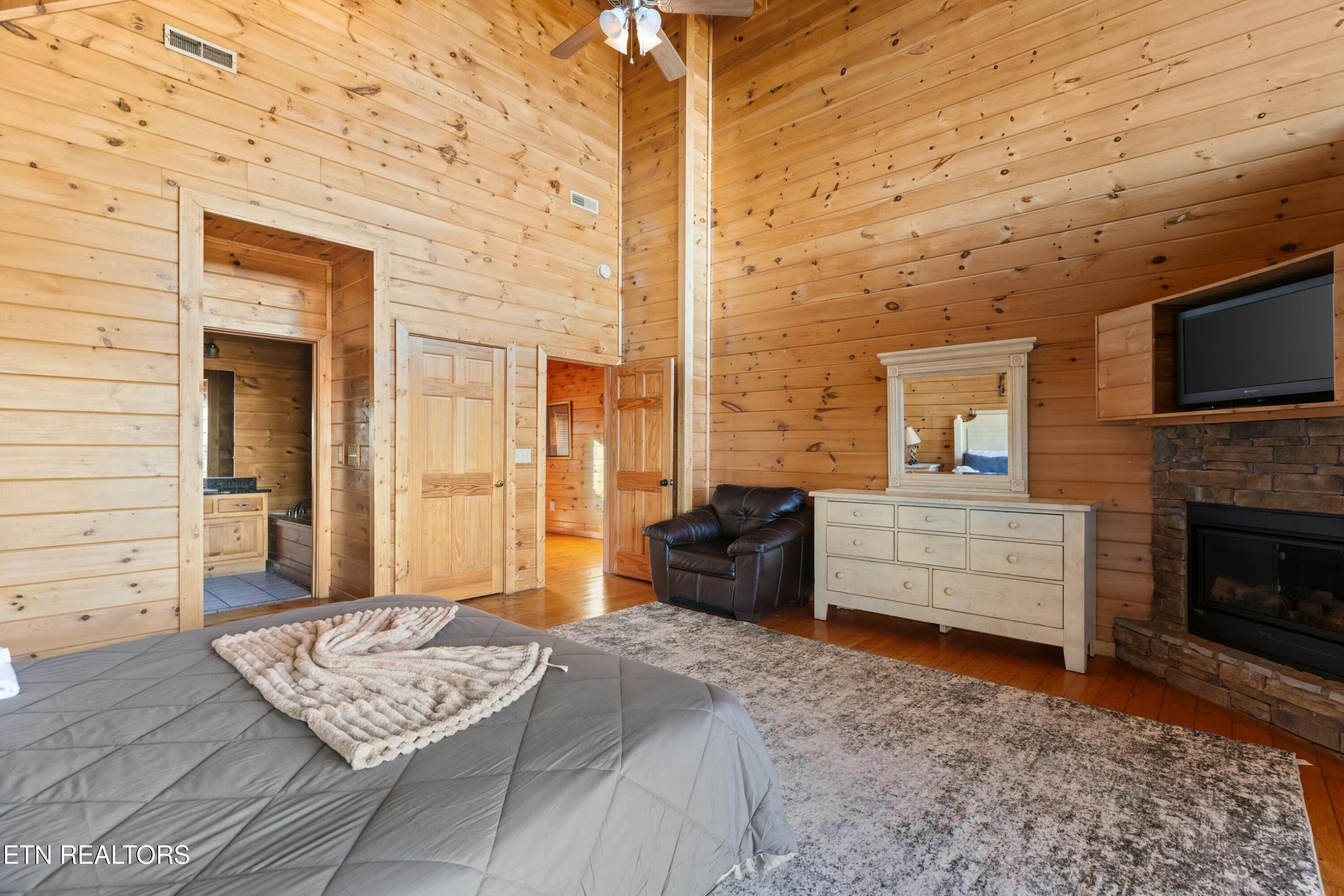 950 Black Bear Cub Way Sevierville TN 37862