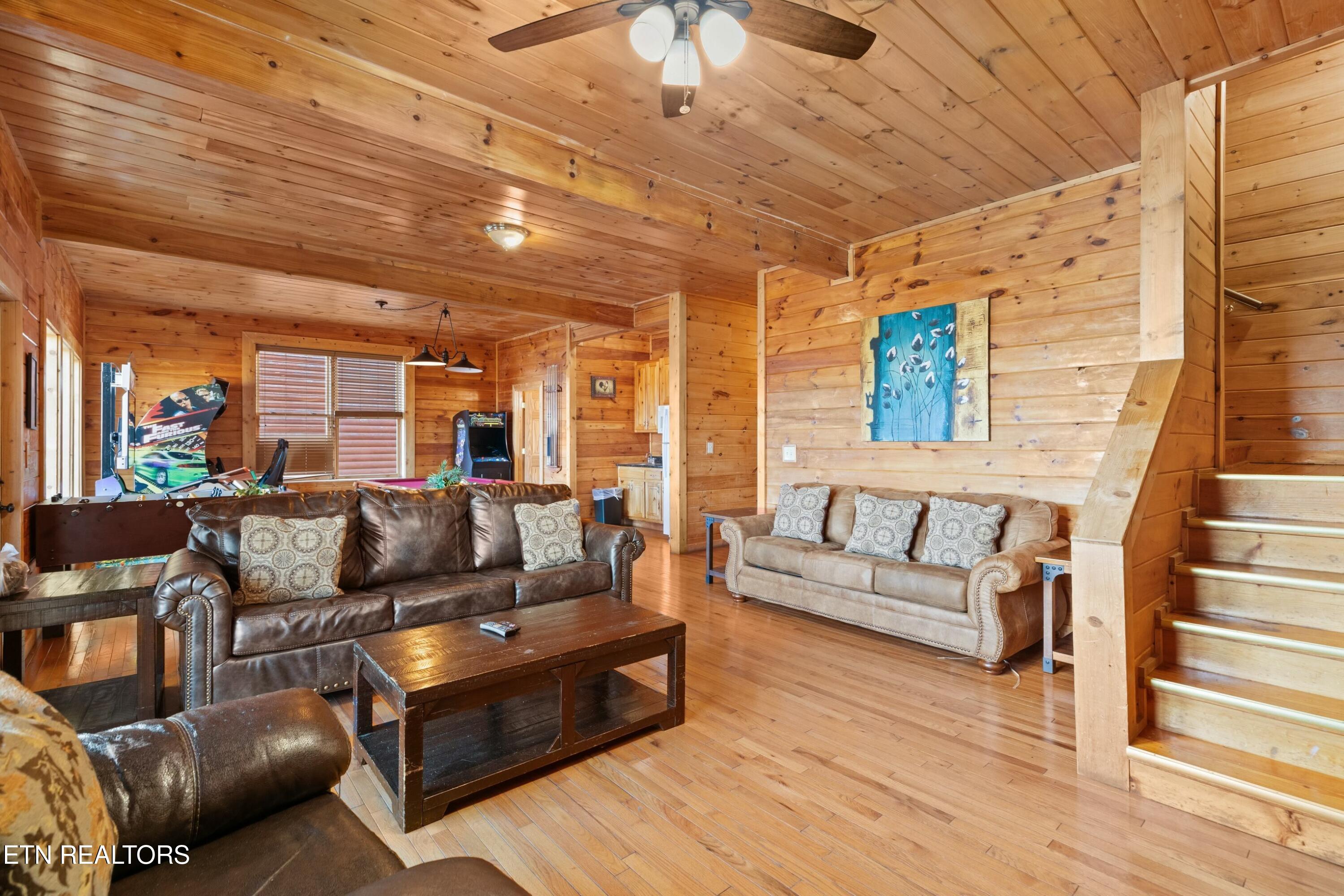950 Black Bear Cub Way Sevierville TN 37862