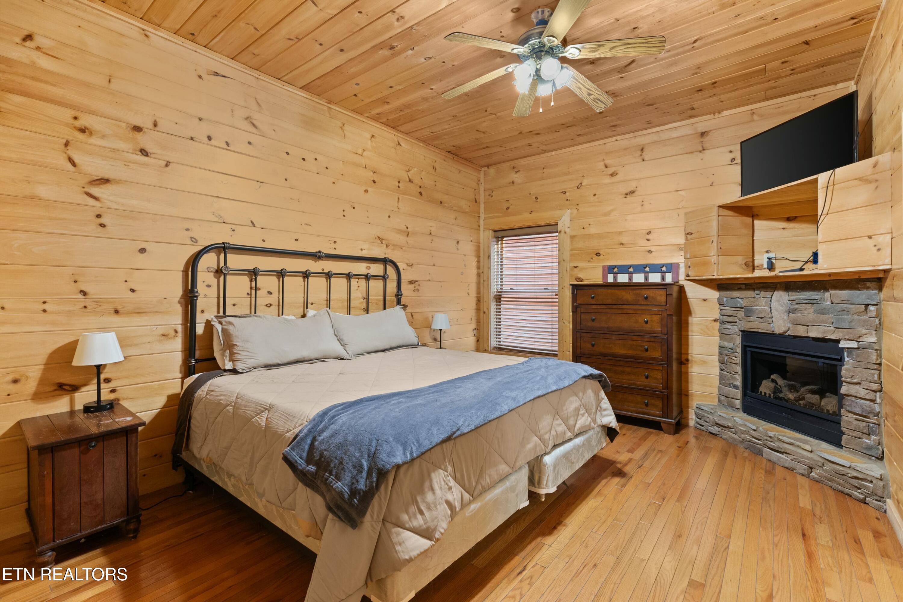 950 Black Bear Cub Way Sevierville TN 37862