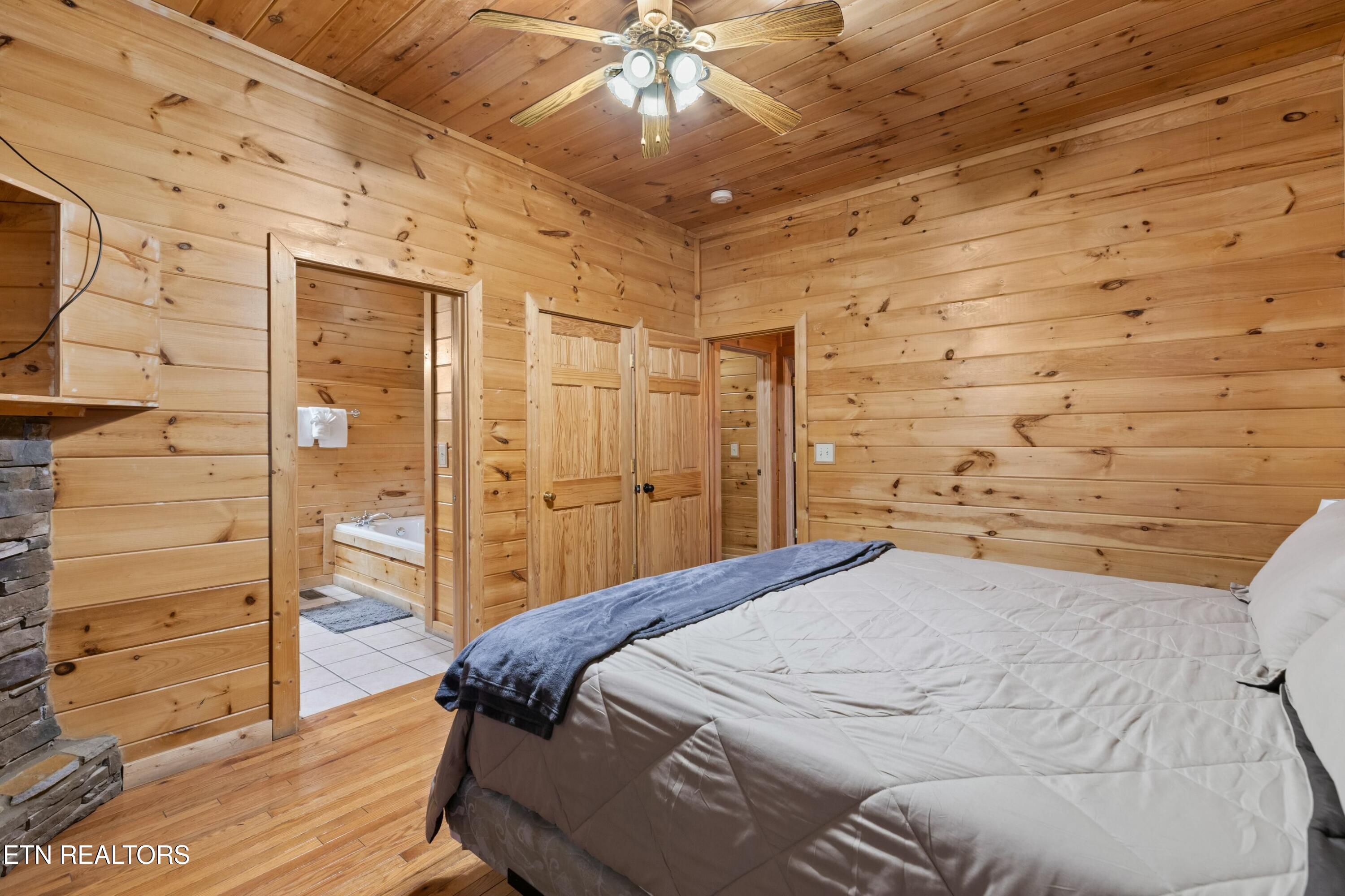 950 Black Bear Cub Way Sevierville TN 37862