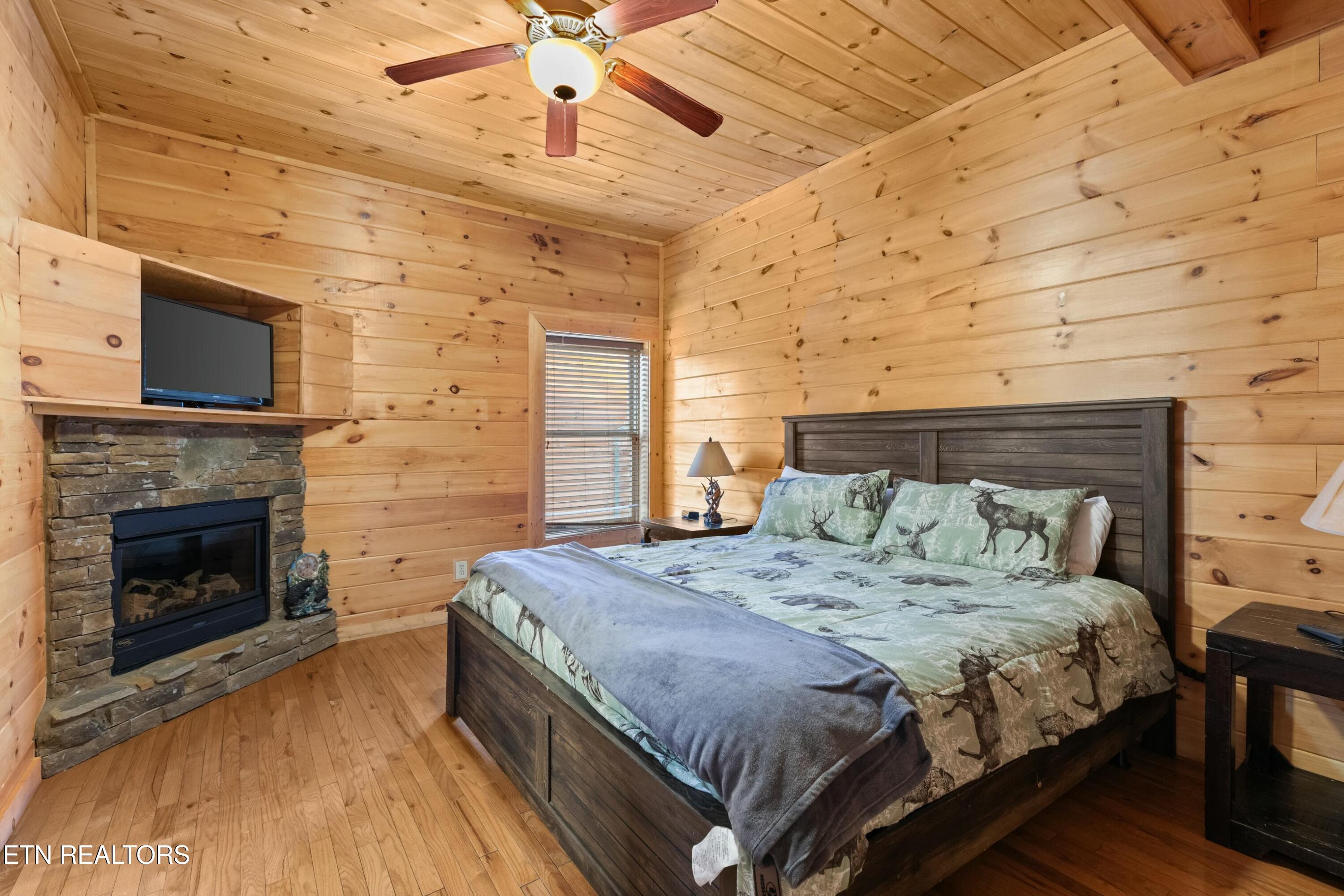 950 Black Bear Cub Way Sevierville TN 37862