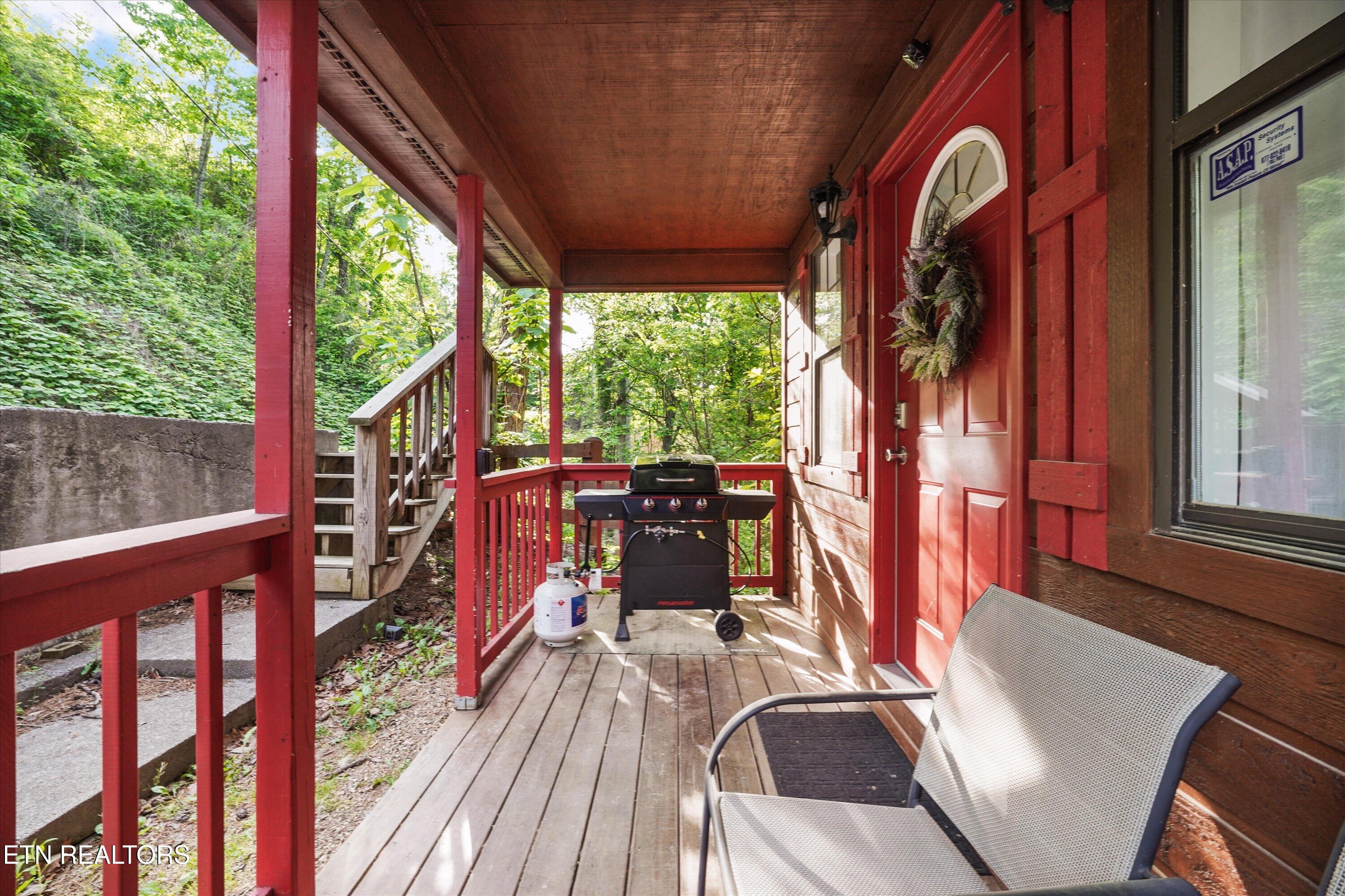 1809 Red Bone Way Sevierville TN 37876