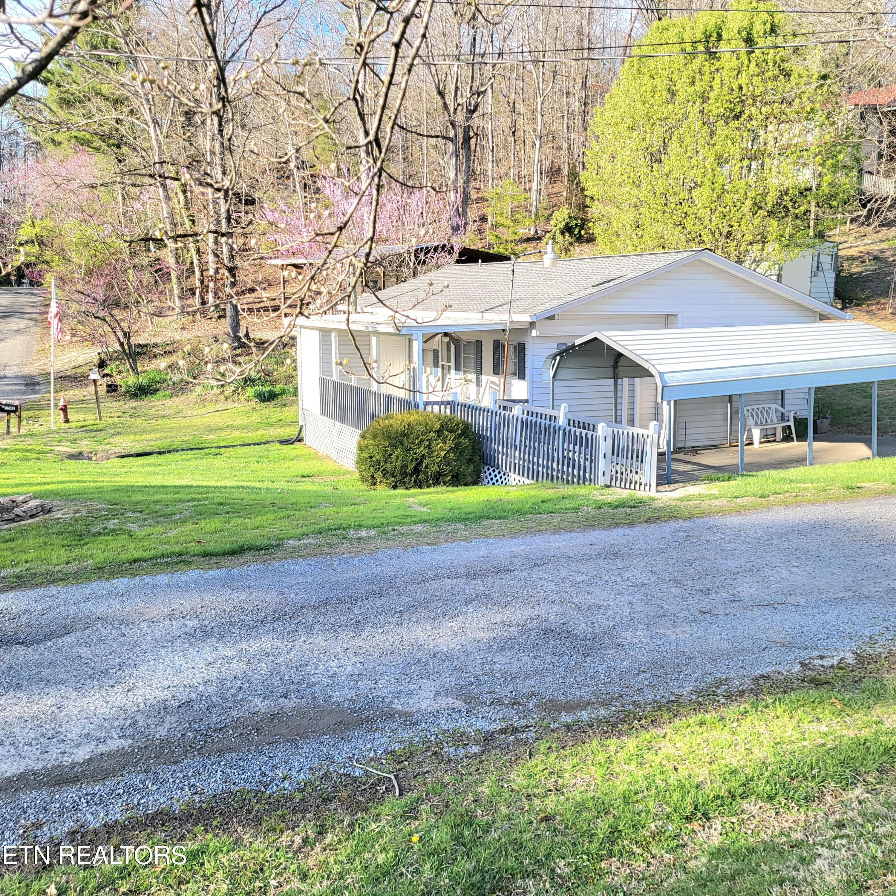 1542 Millstone Beach Road Dandridge TN 37725