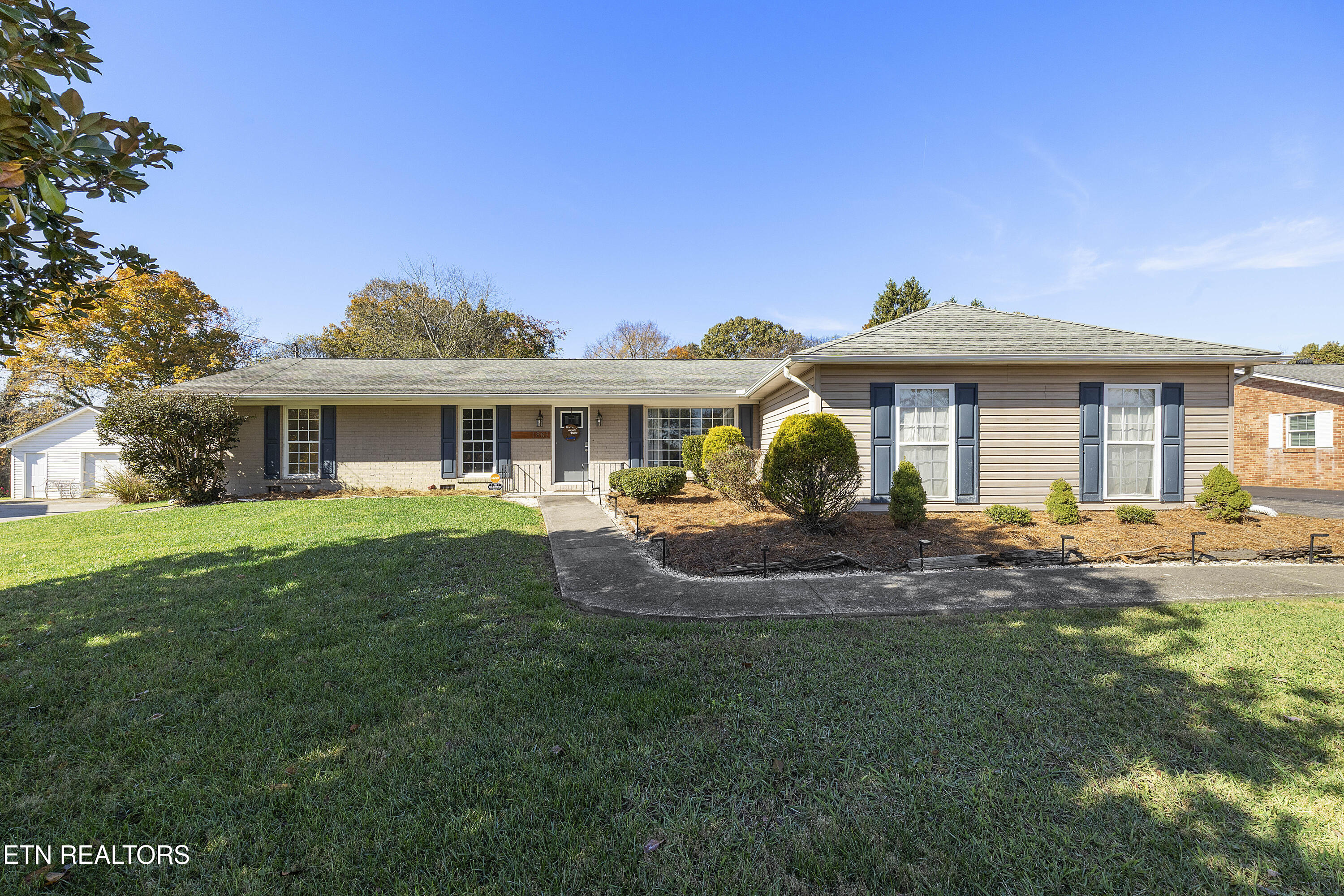 1882 Calloway Circle Lenoir City TN 37772