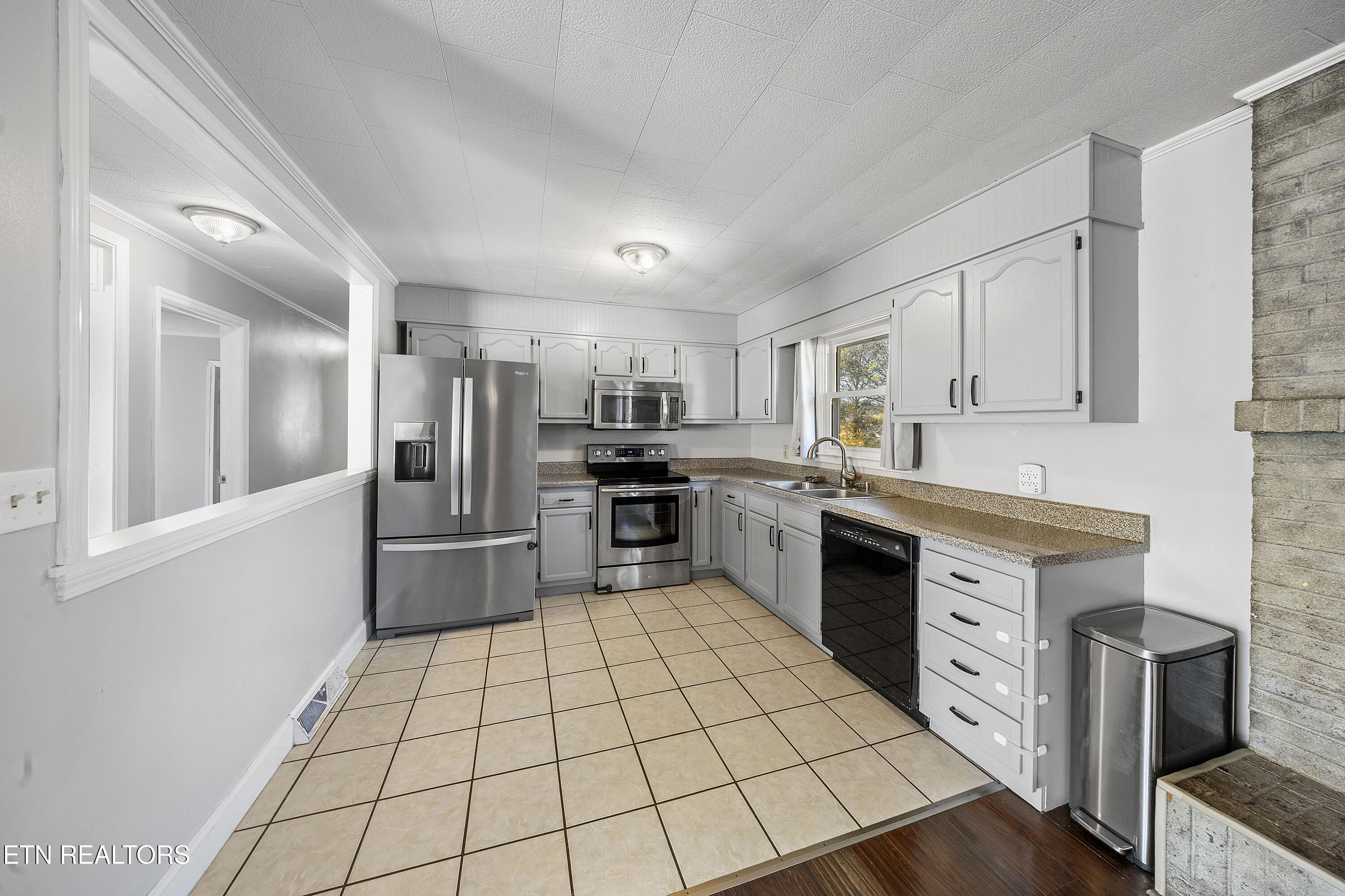 1882 Calloway Circle Lenoir City TN 37772