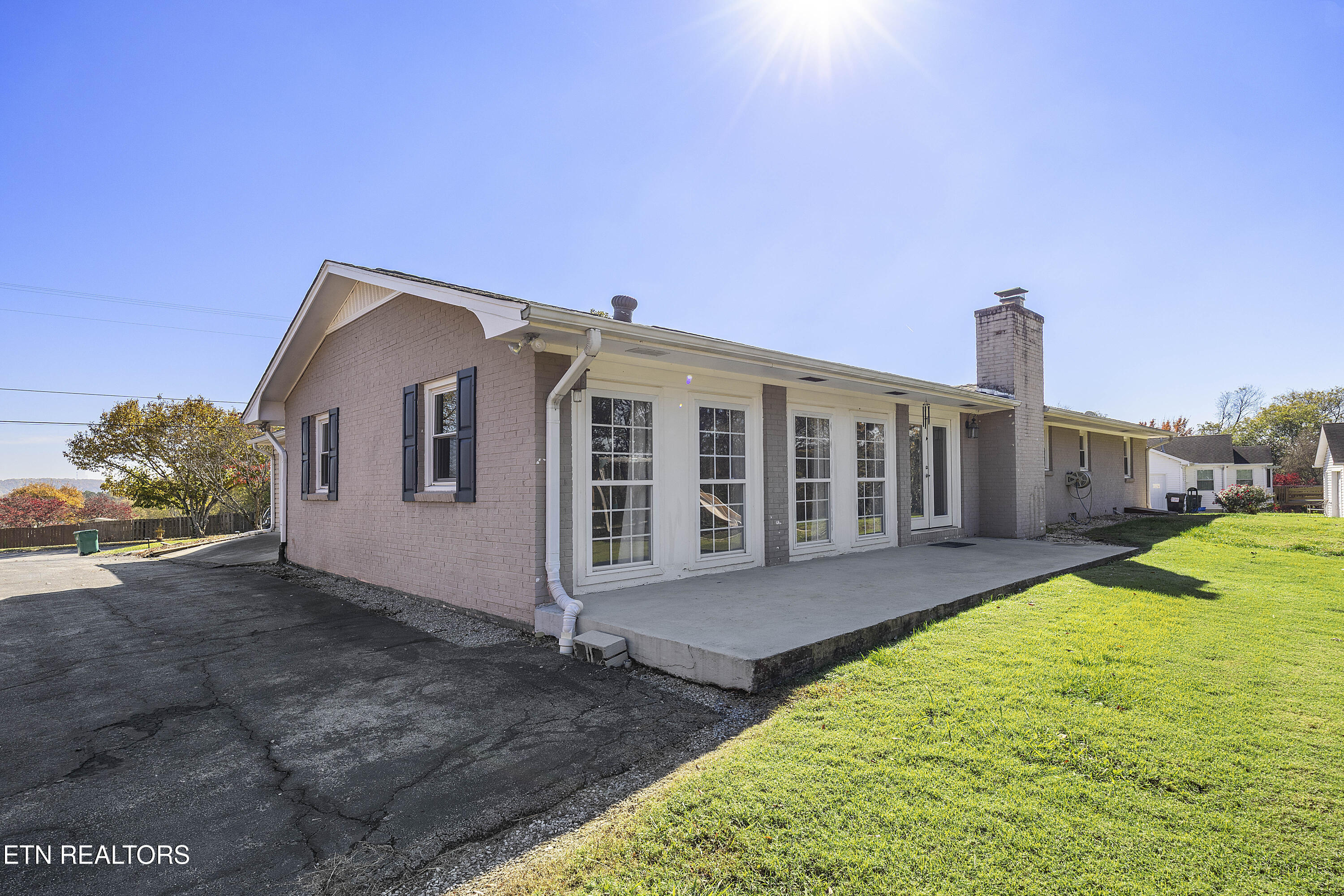 1882 Calloway Circle Lenoir City TN 37772